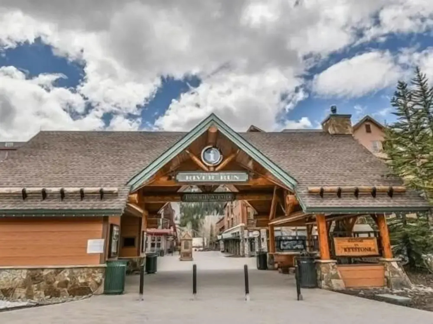 Buffalo Lodge~1br Condo~8388 ~walk To Slopes ~kids Ski Free 1 Bedroom Condo by RedAwning