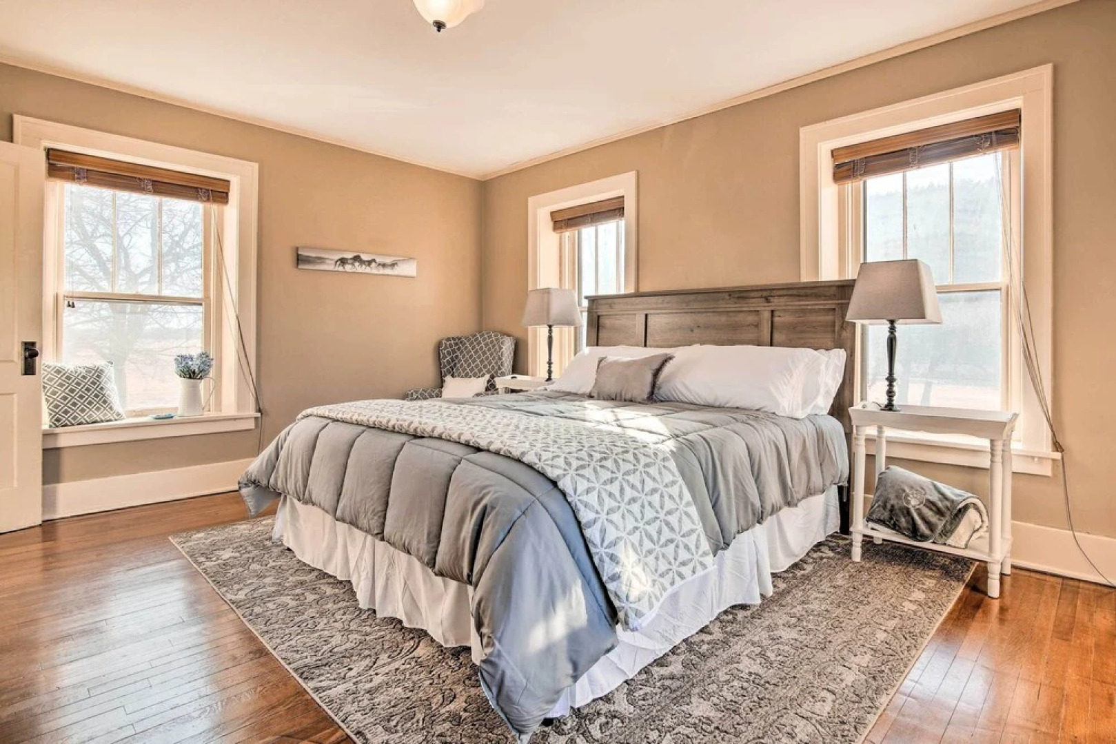 Pet-friendly Home: Grill & Fire Pit in Manhattan