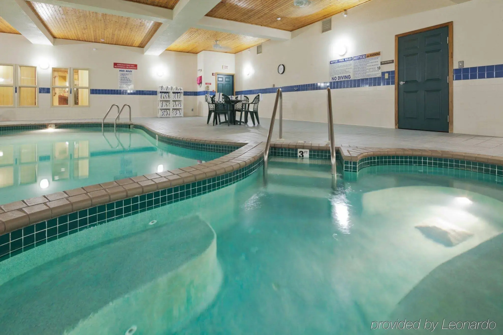 Country Inn & Suites by Radisson, West Bend, WI