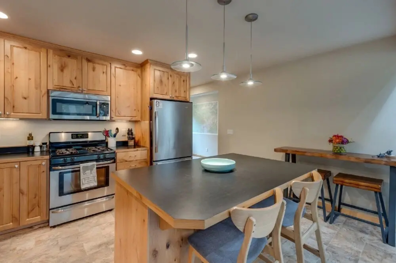 52GS - Hot Tub - WiFi - Pets Ok - Wood Stove - Sleeps 6