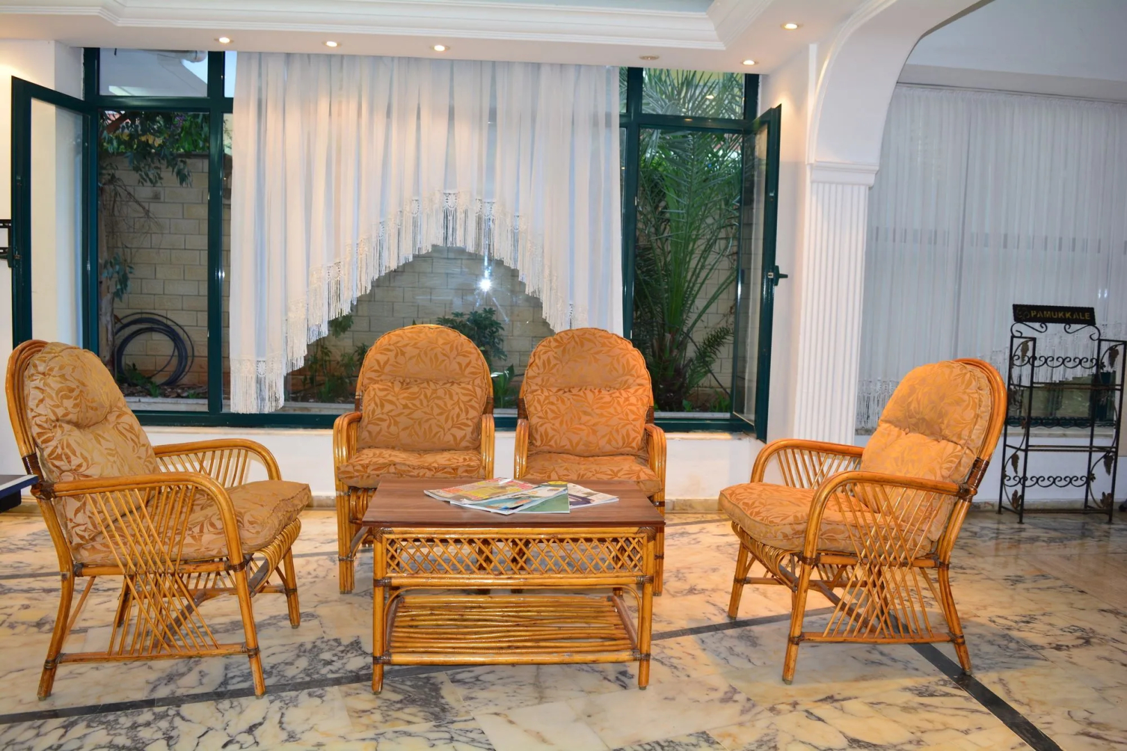 Отель Casa Cleo Suites