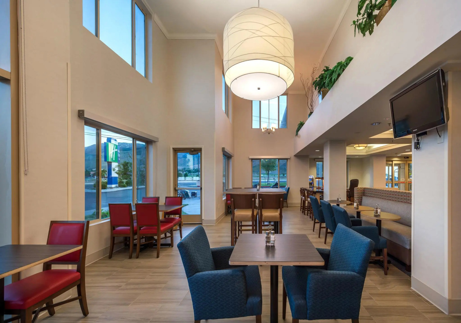 Holiday Inn Express & Suites Carson City by IHG