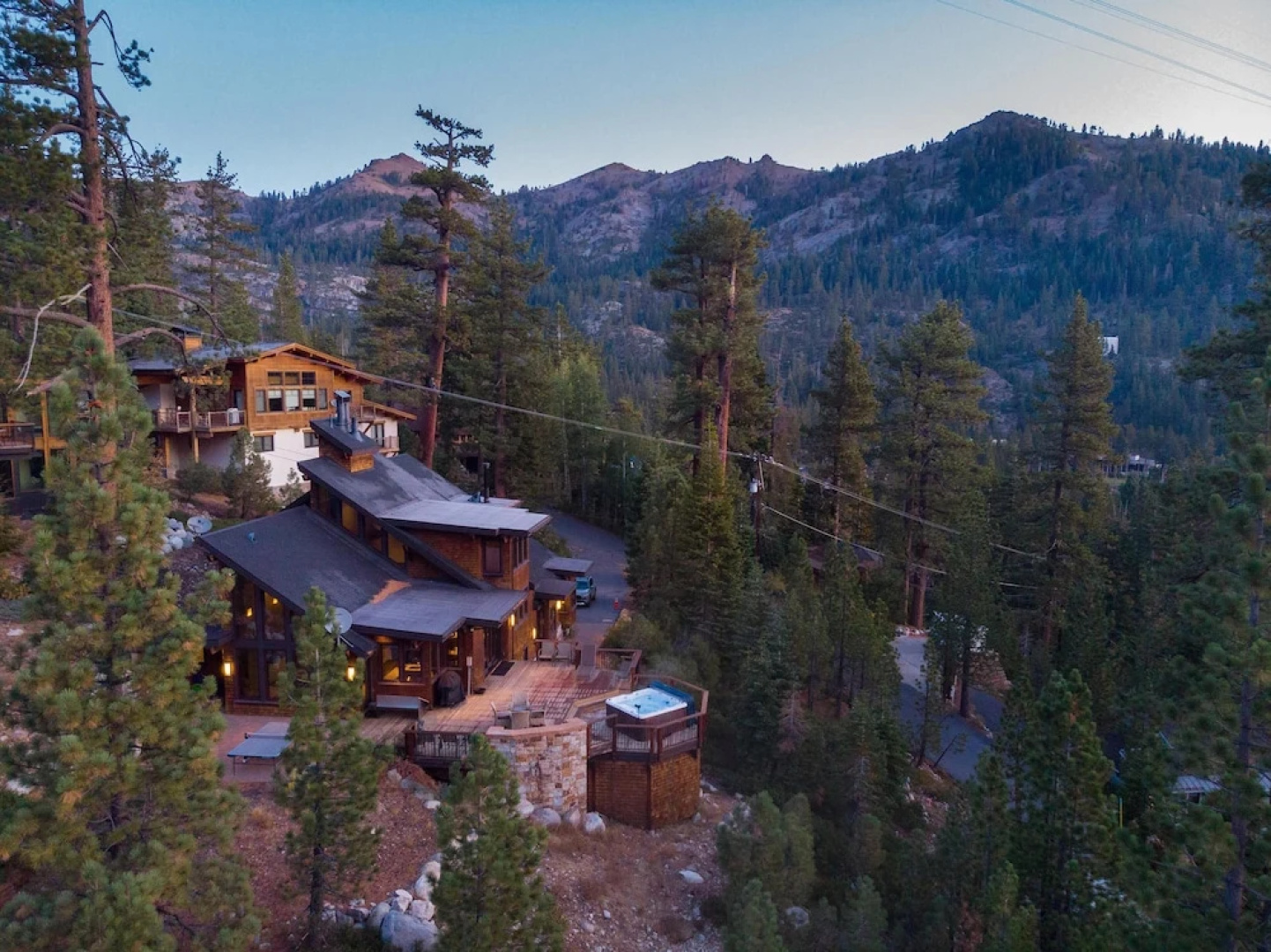 Bronson by AvantStay | Sleeps 17! On the Slopes! Squaw Valley w/Hot Tub&Fire Pit