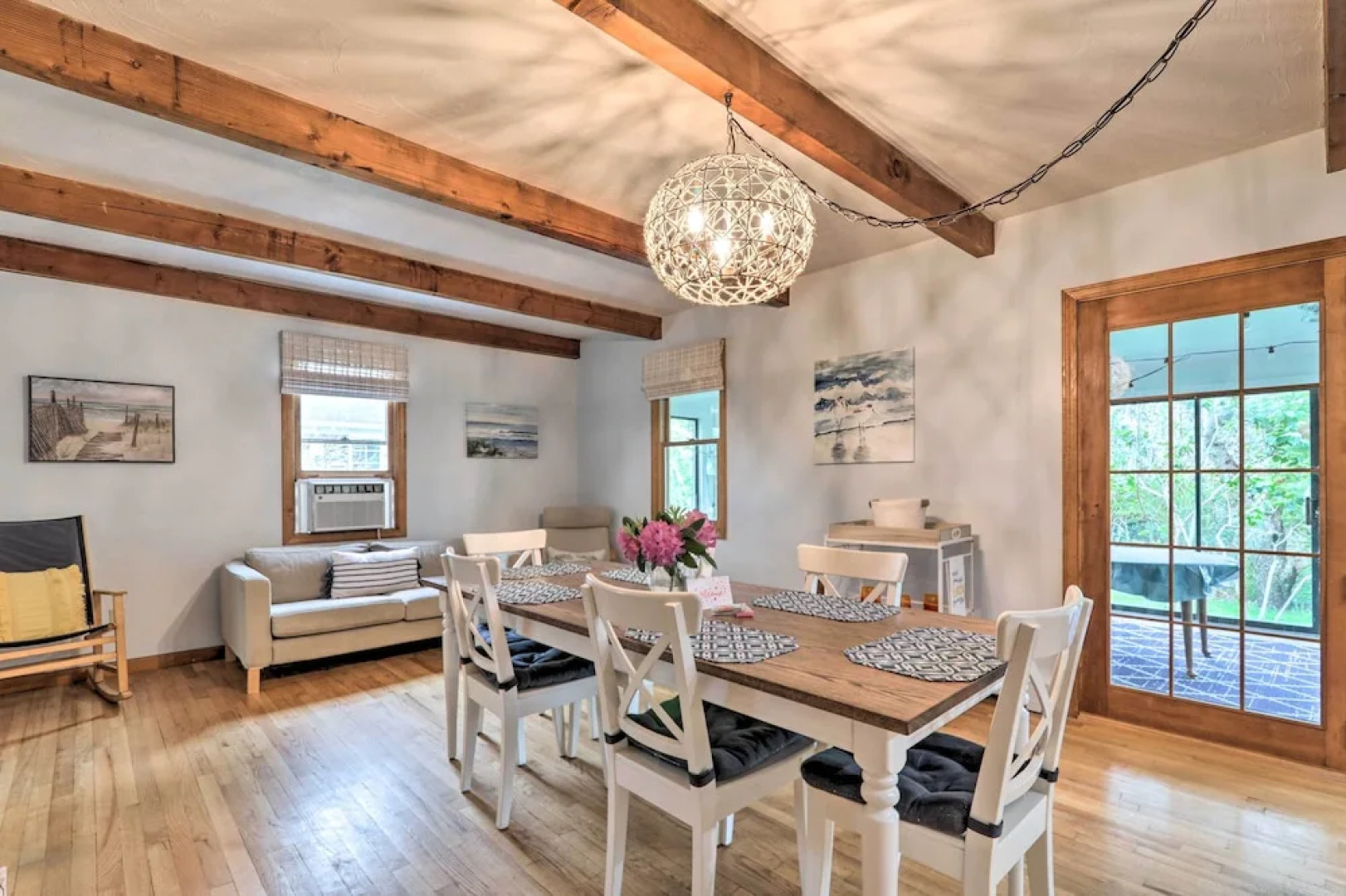 Walk to Main Street: Cozy Cottage in Hyannis