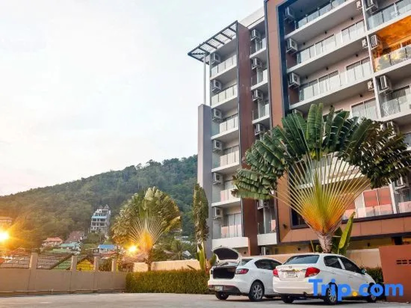 Chic Condo Karon by RESAVA