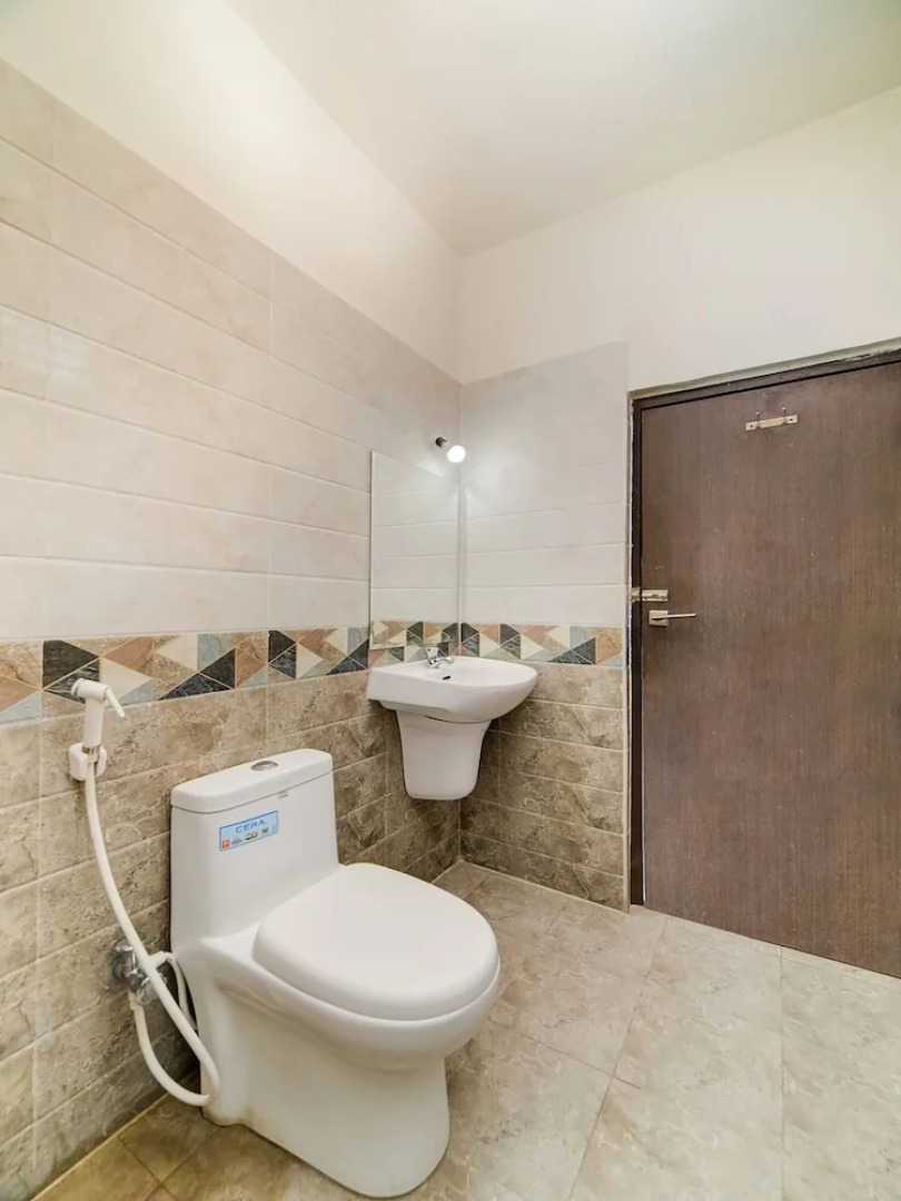 OYO 40124 Hotel VJR Residency