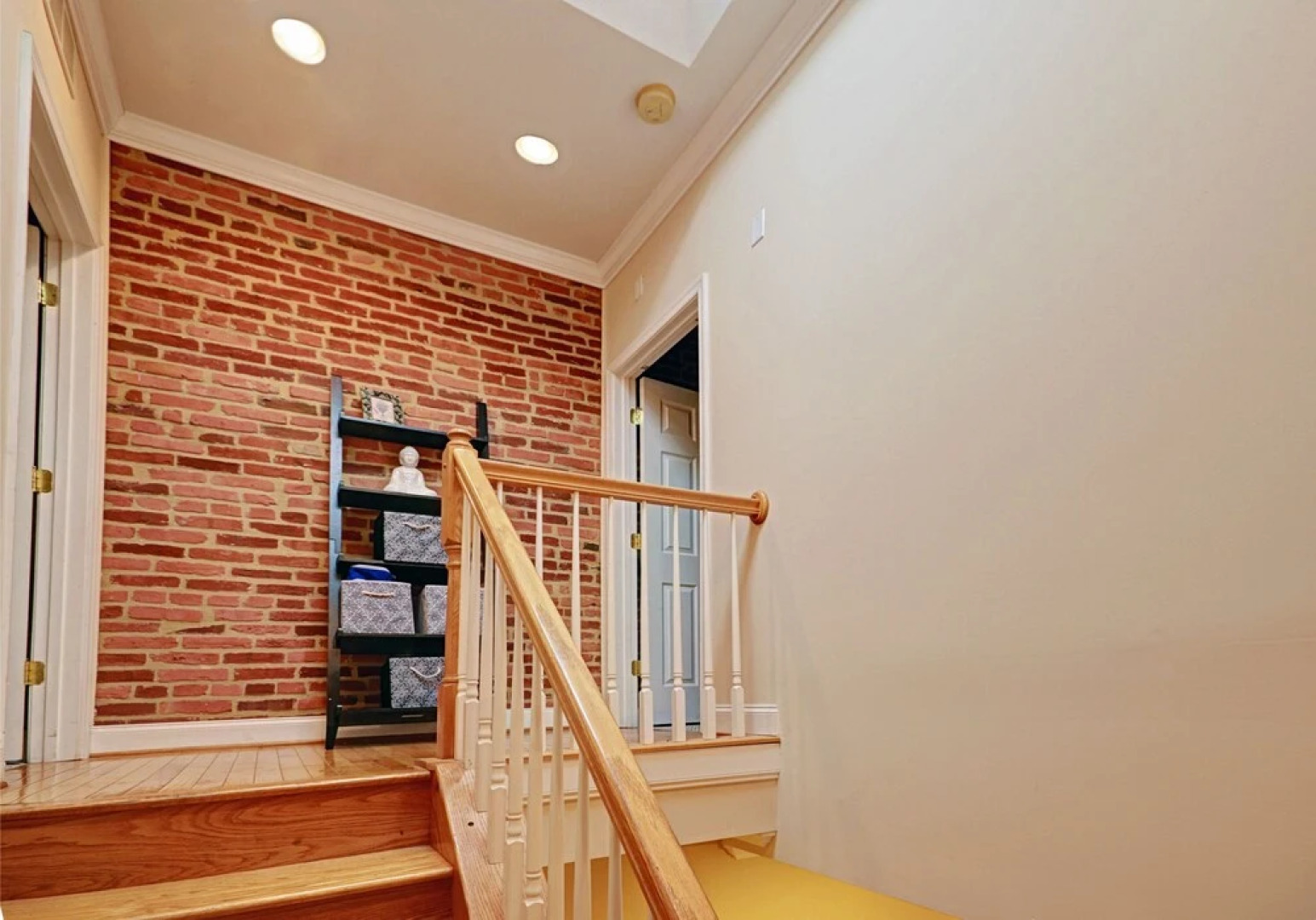 Brick 3BR Home in Trendy Neighborhood, Newly Renovated! Holiday home 3