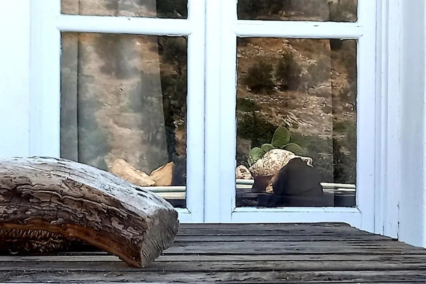 Red Rocks 900m from Parikia Center