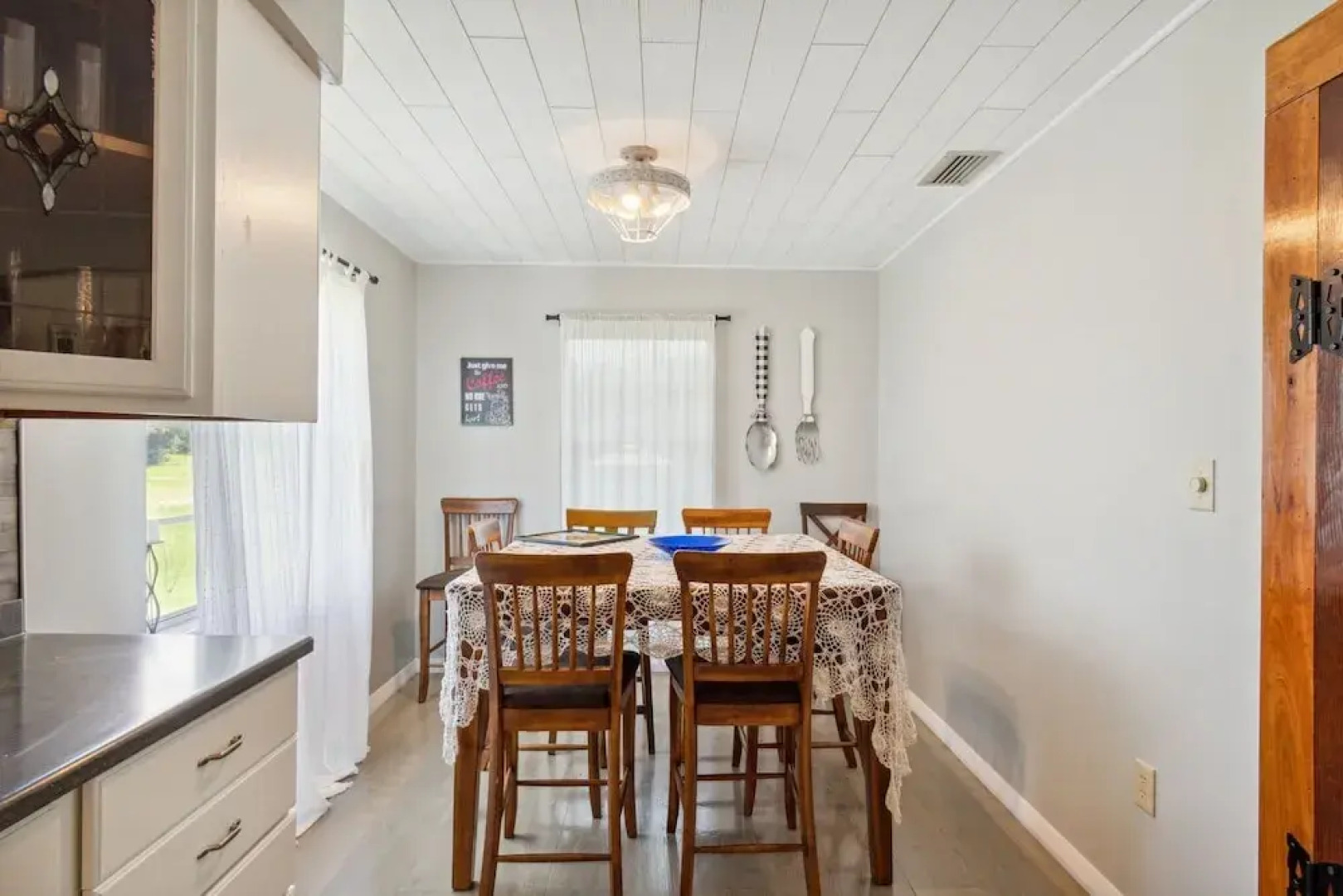 The Lake Home - Beautiful Oasis In The Heart Of Florida! 2 Bedroom Home by RedAwning