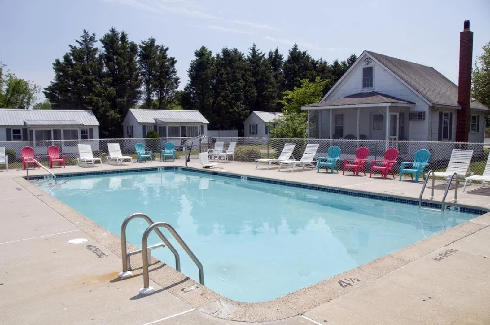 Long Acres Motel & Cottages