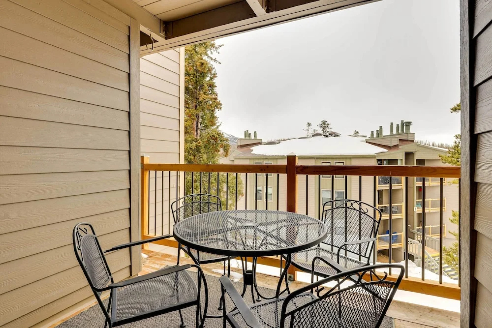 Silverthorne Condo W/pool Access - Shuttle to Town