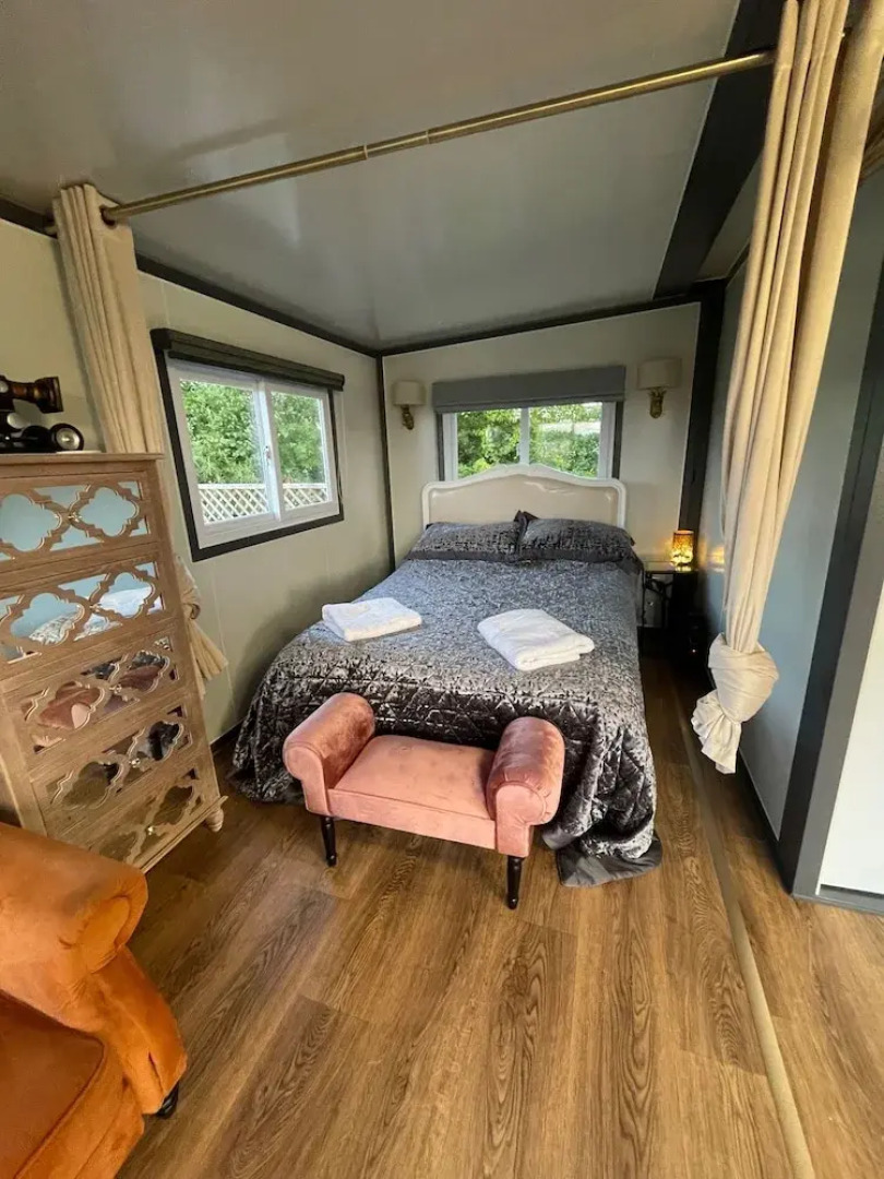 Birch Tree Lodge, Sleeps 4, Set in 3 Acres