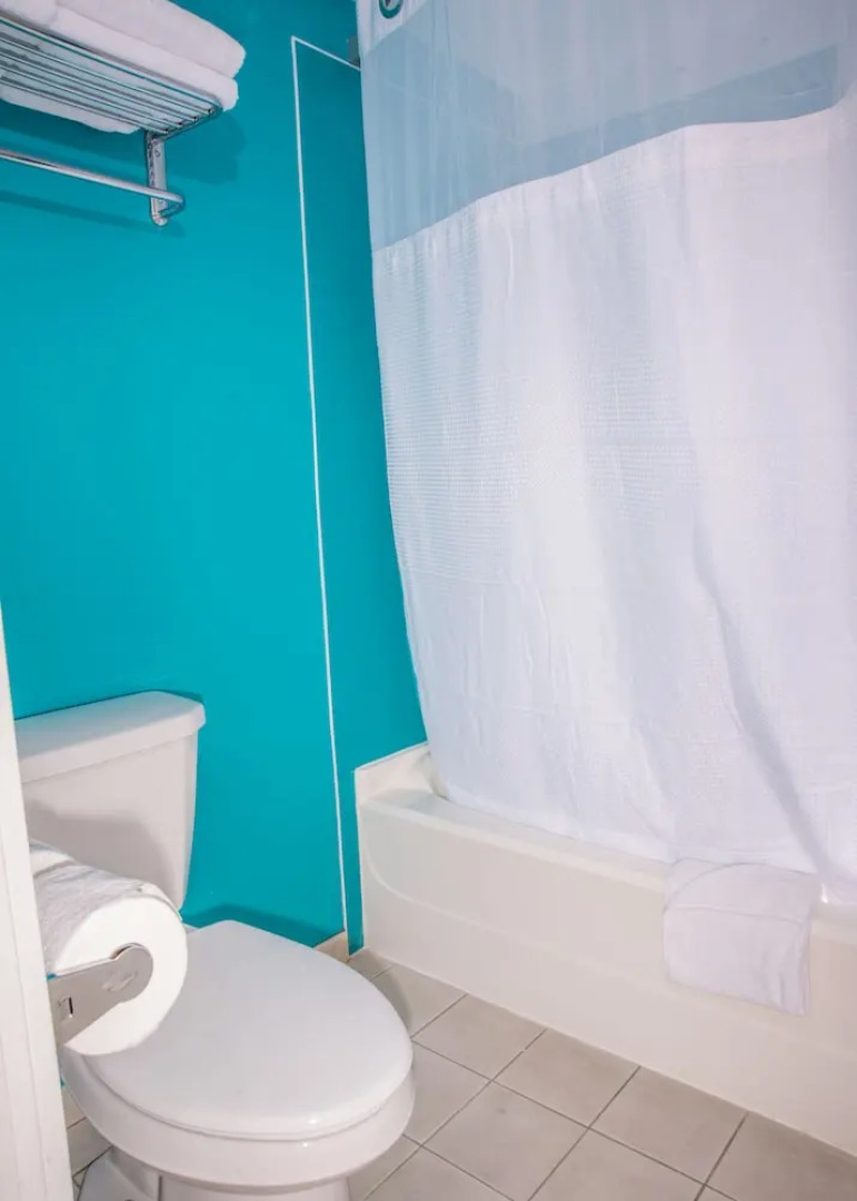 Abbott Villa on the lake (closed - visit new business Hotel Zed)