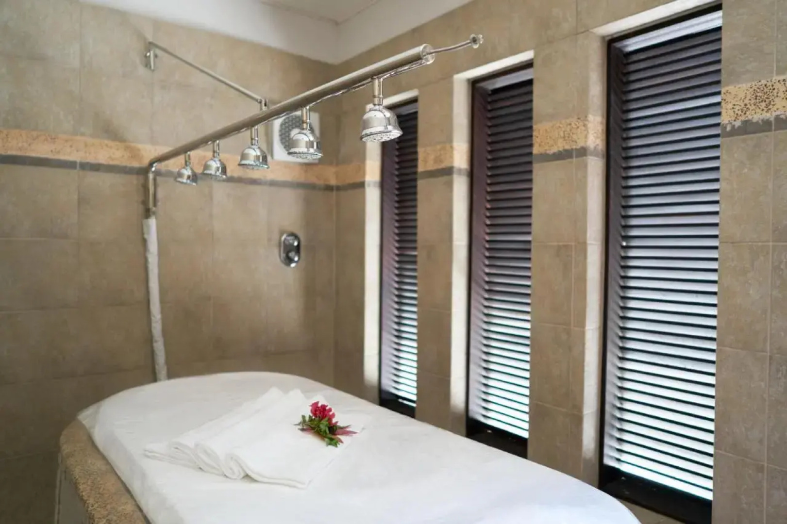 Lagoon Attitude - Adults Only