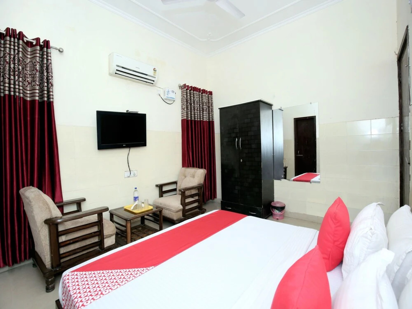 OYO 12934 Hotel Shivjot