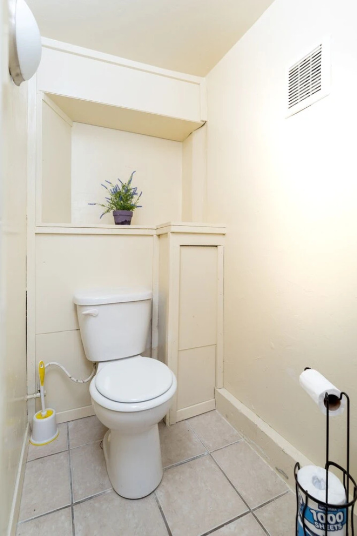 Bright & Spacious One Bedroom Apartment