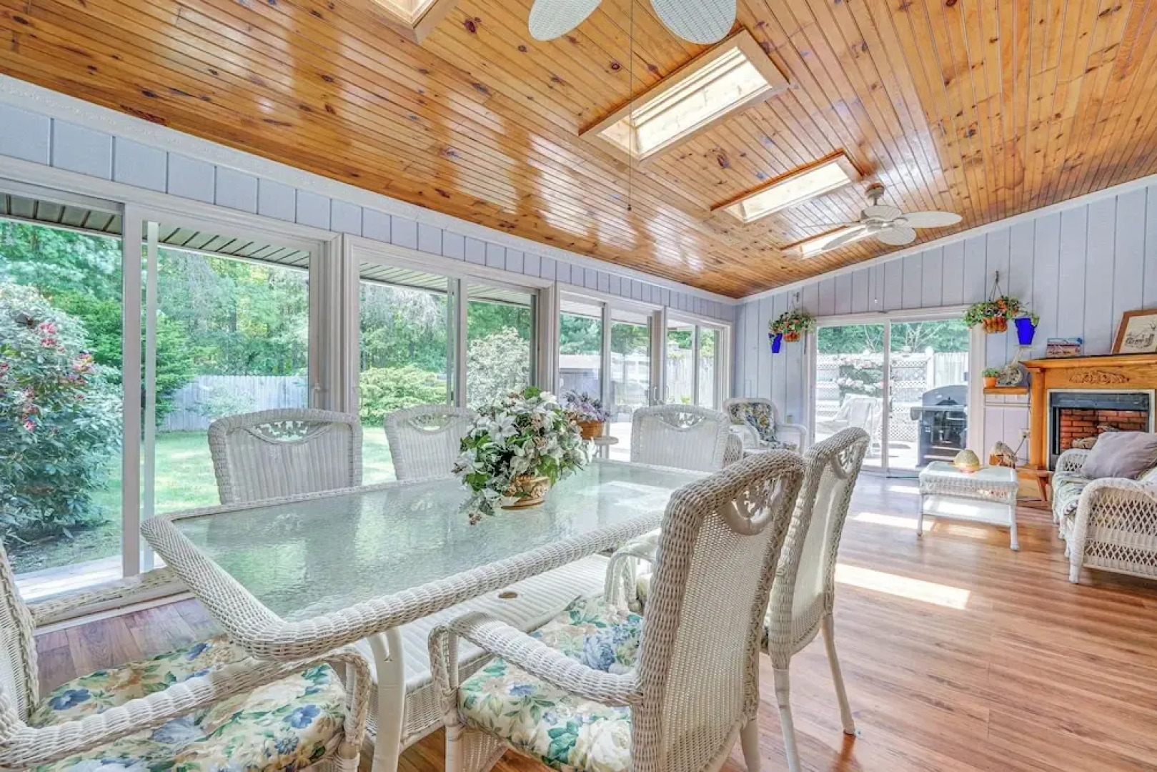 French-inspired Townhome 9 Mi to Saratoga Springs!