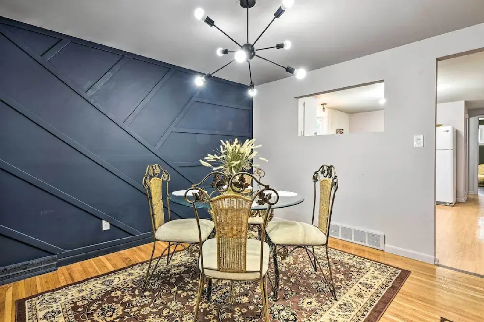 Charming Buffalo Apt: 18 Mi to Niagara Falls!