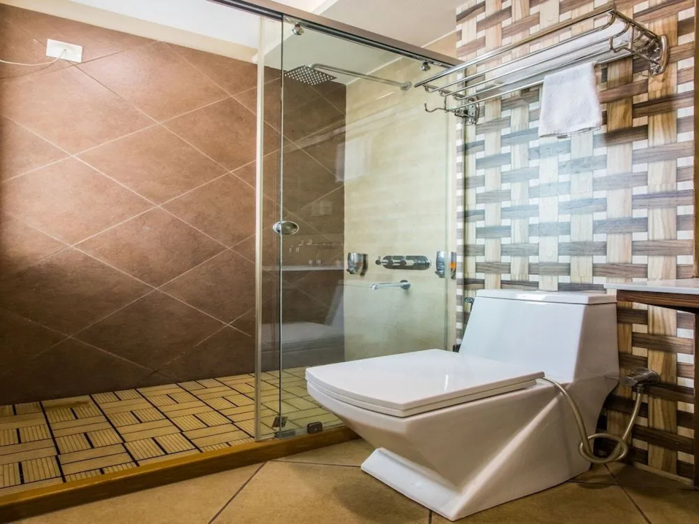 Vaccinated Staff- Capital O 15445 Hotel Sheekhar Inn