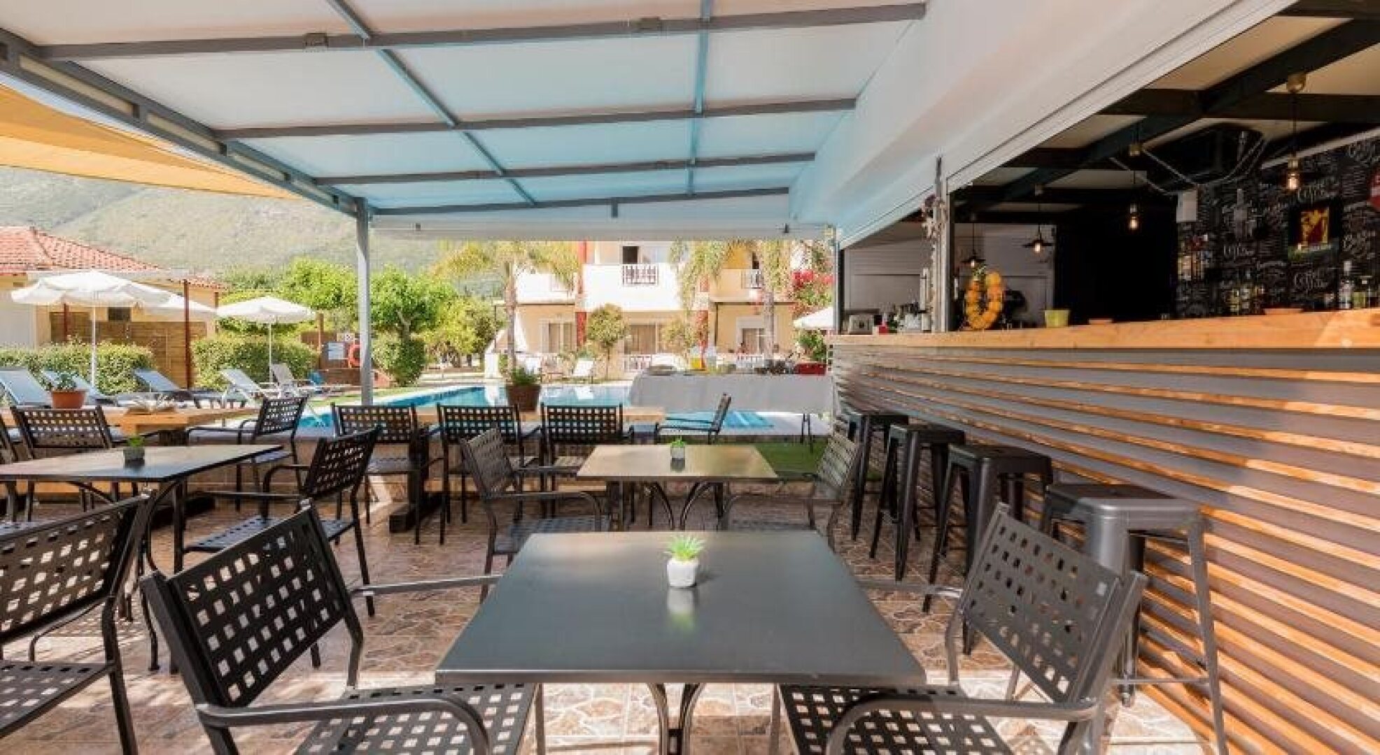 Oscar Villa & Studios