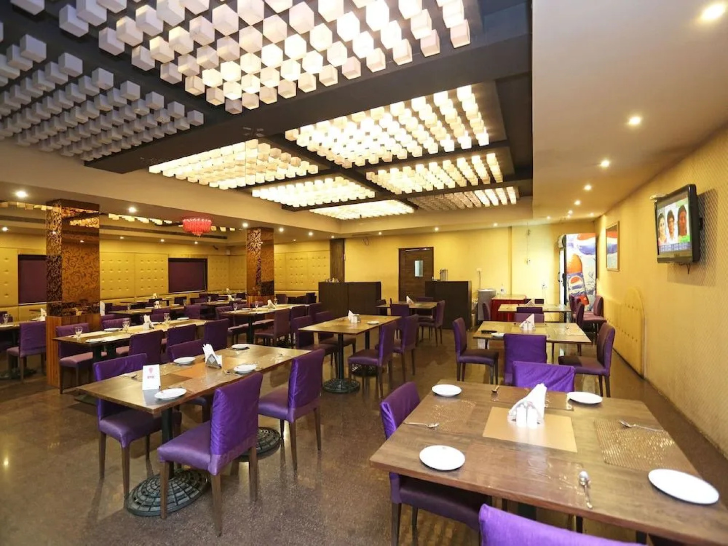 OYO 11939 Hotel Queens Club of India