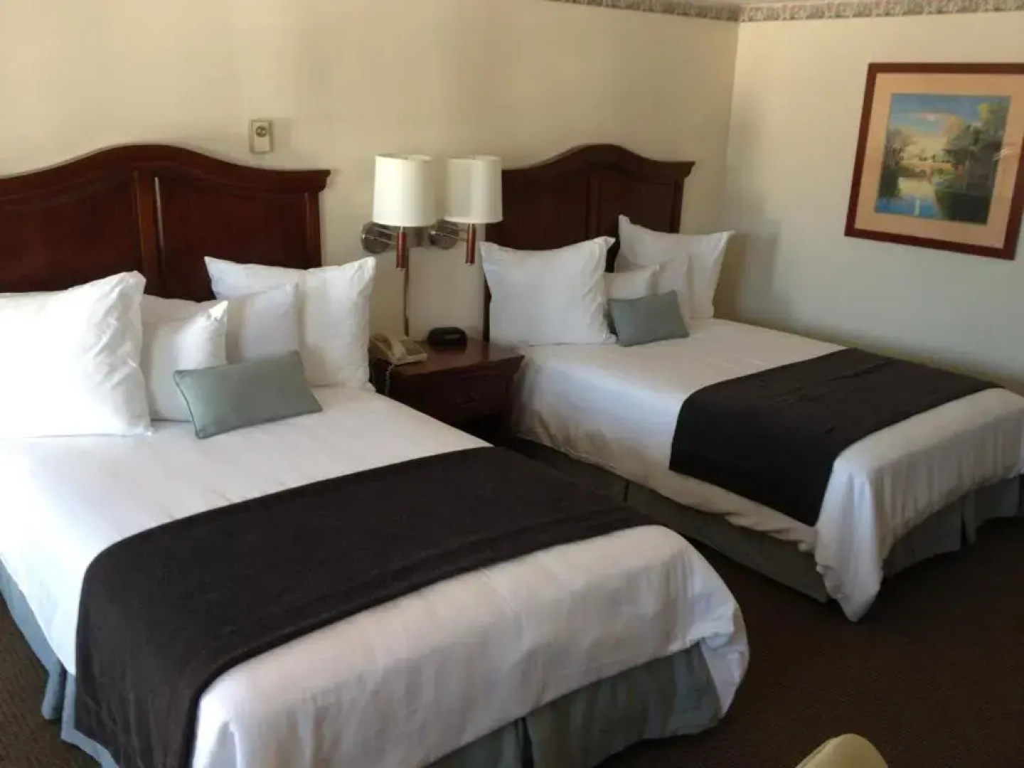 Holiday Hill Inn & Suites