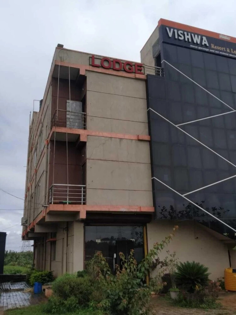 iROOMZ Hotel Vishwa Lodging