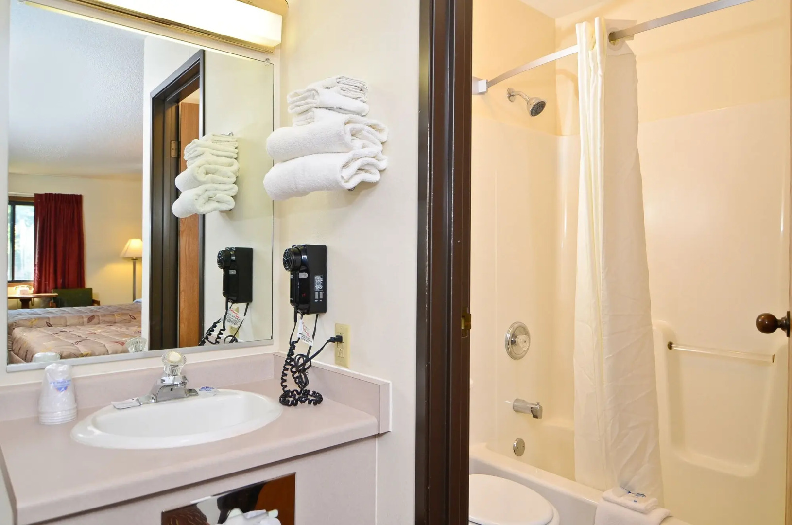 Super 8 by Wyndham Hayward WI