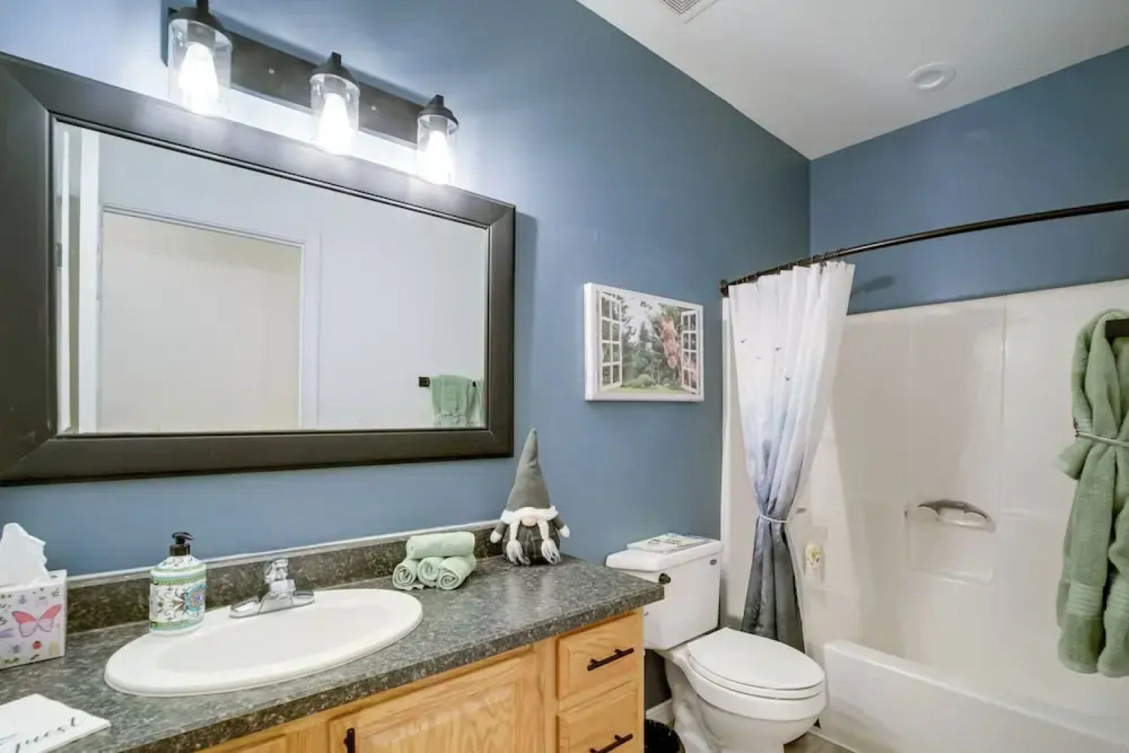 12 Mi to Flagstaff: Pet-friendly Home w/ Sunroom!