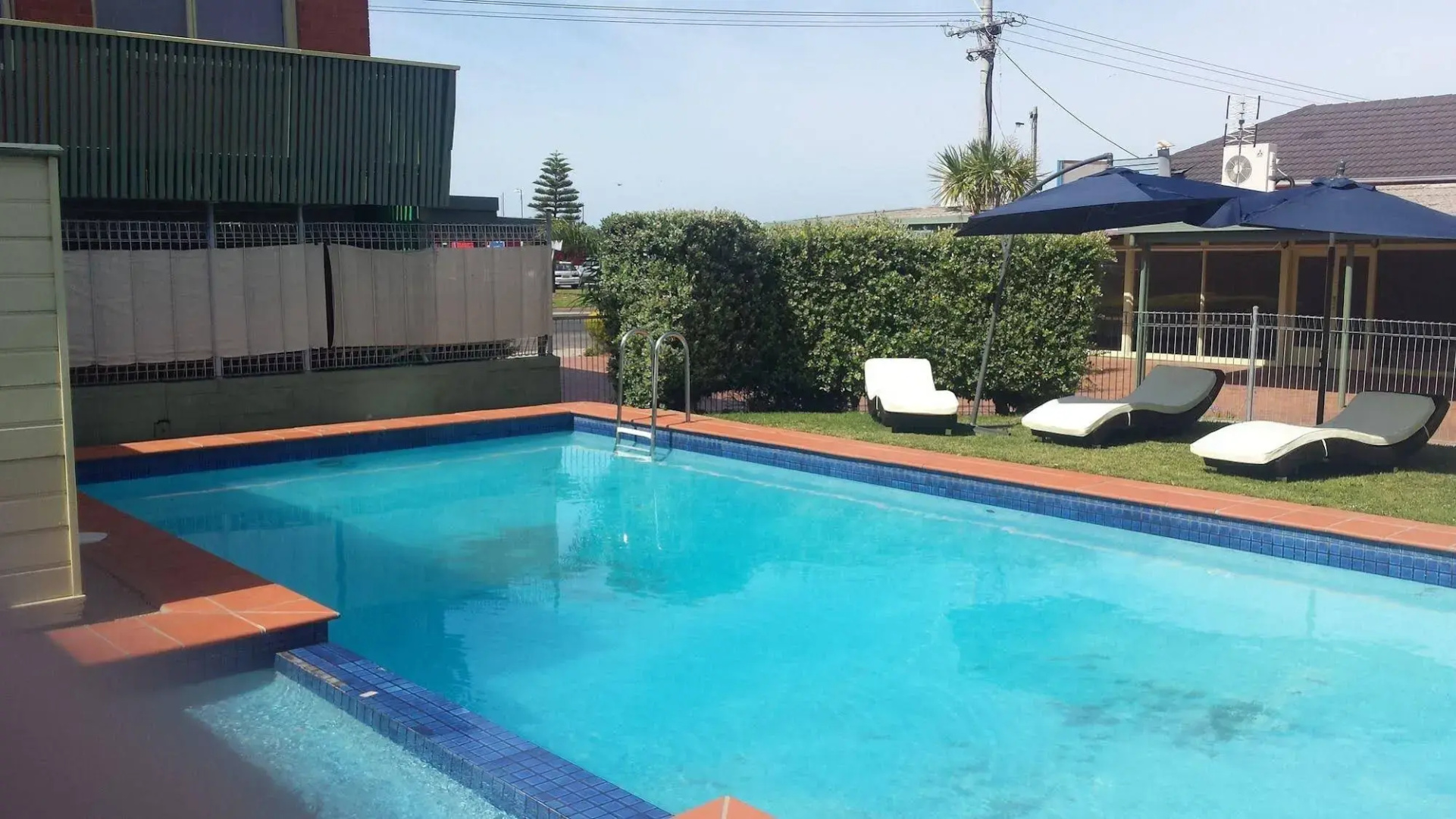 Shifting Sands Motel