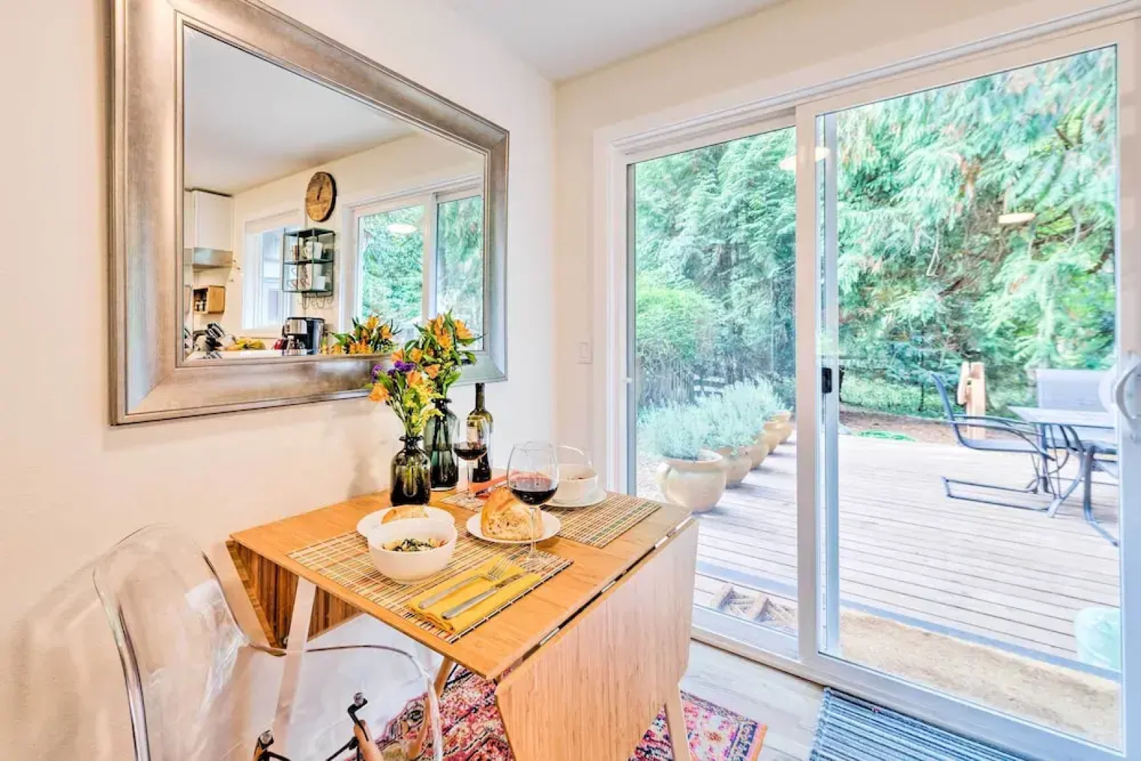 House w/ Deck on Whidbey Island, 1 Mi From Shore!