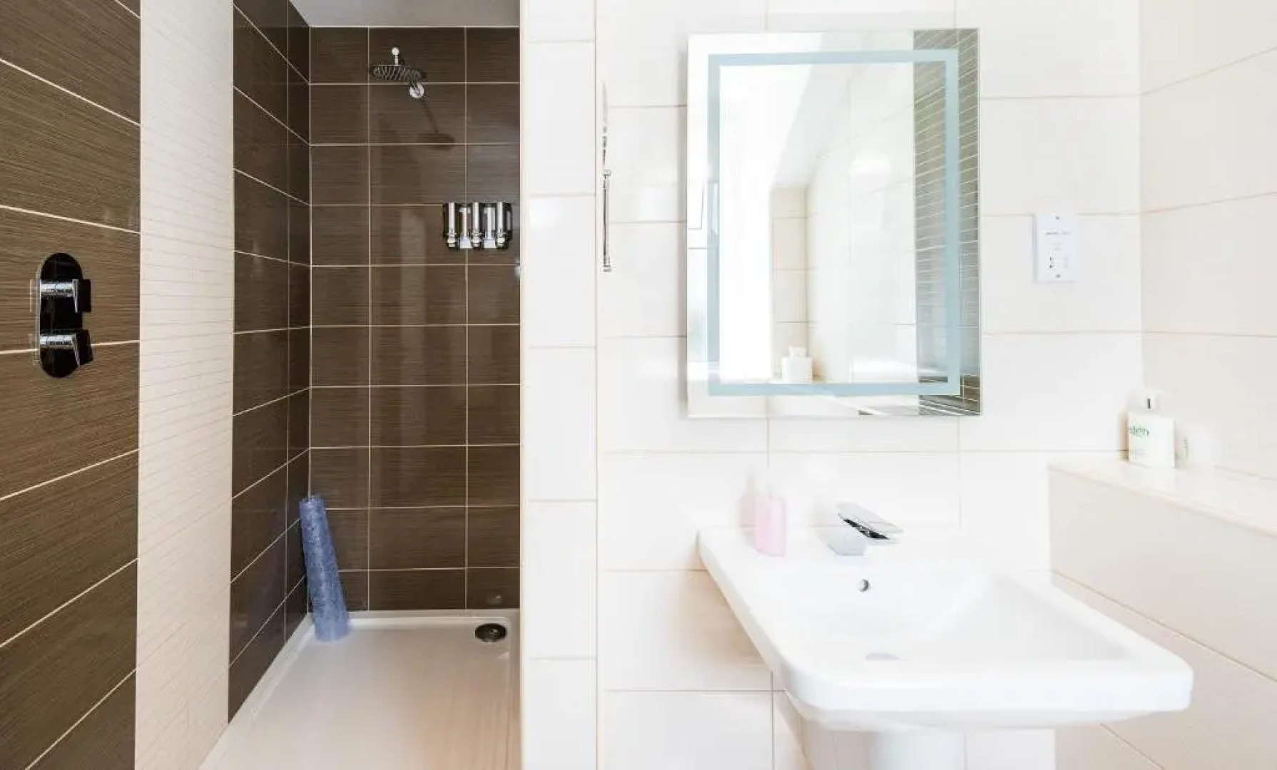 Claymore Guest House and Apartments