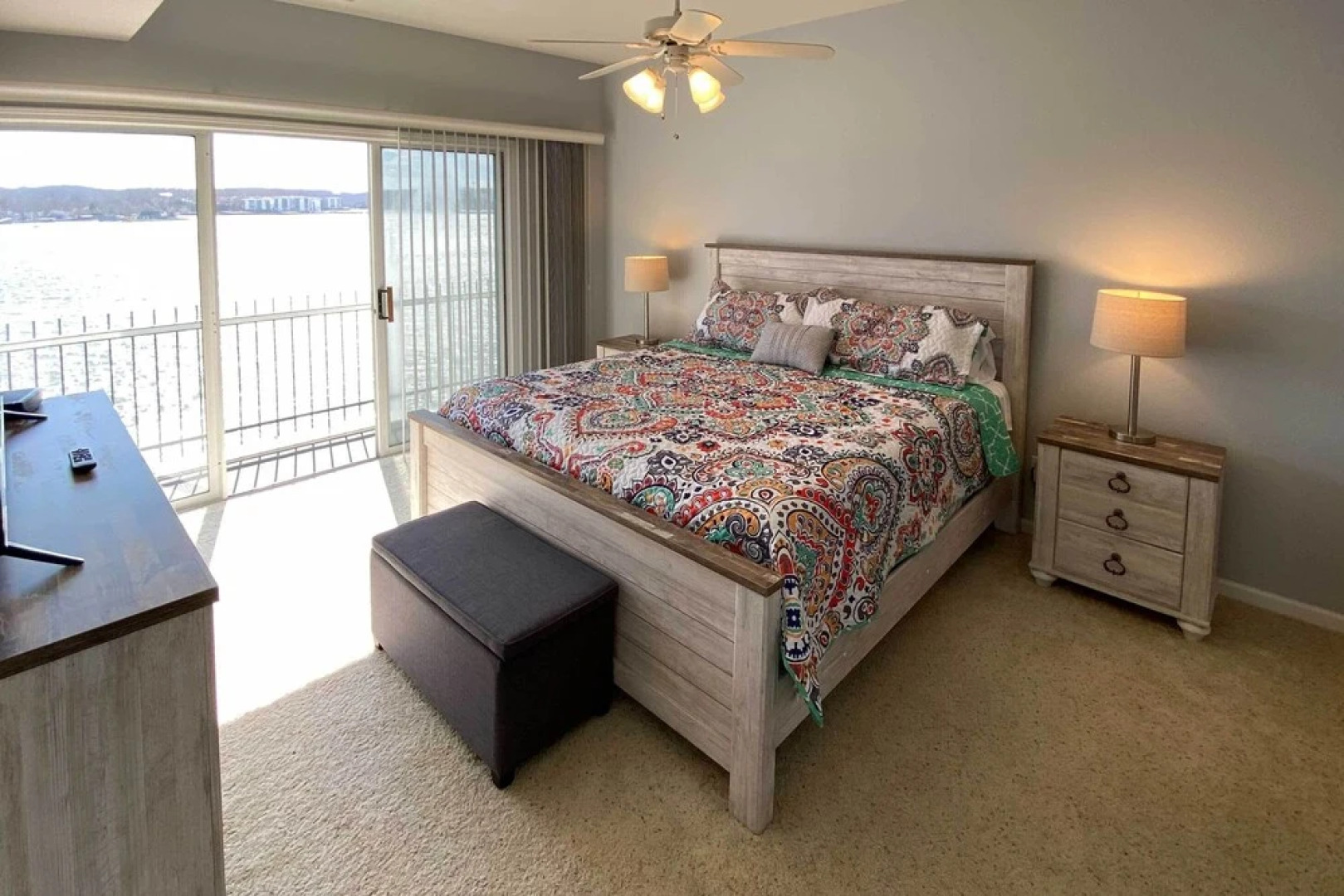 Lake Ozark Waterfront Condo w/ Access to 2 Pools