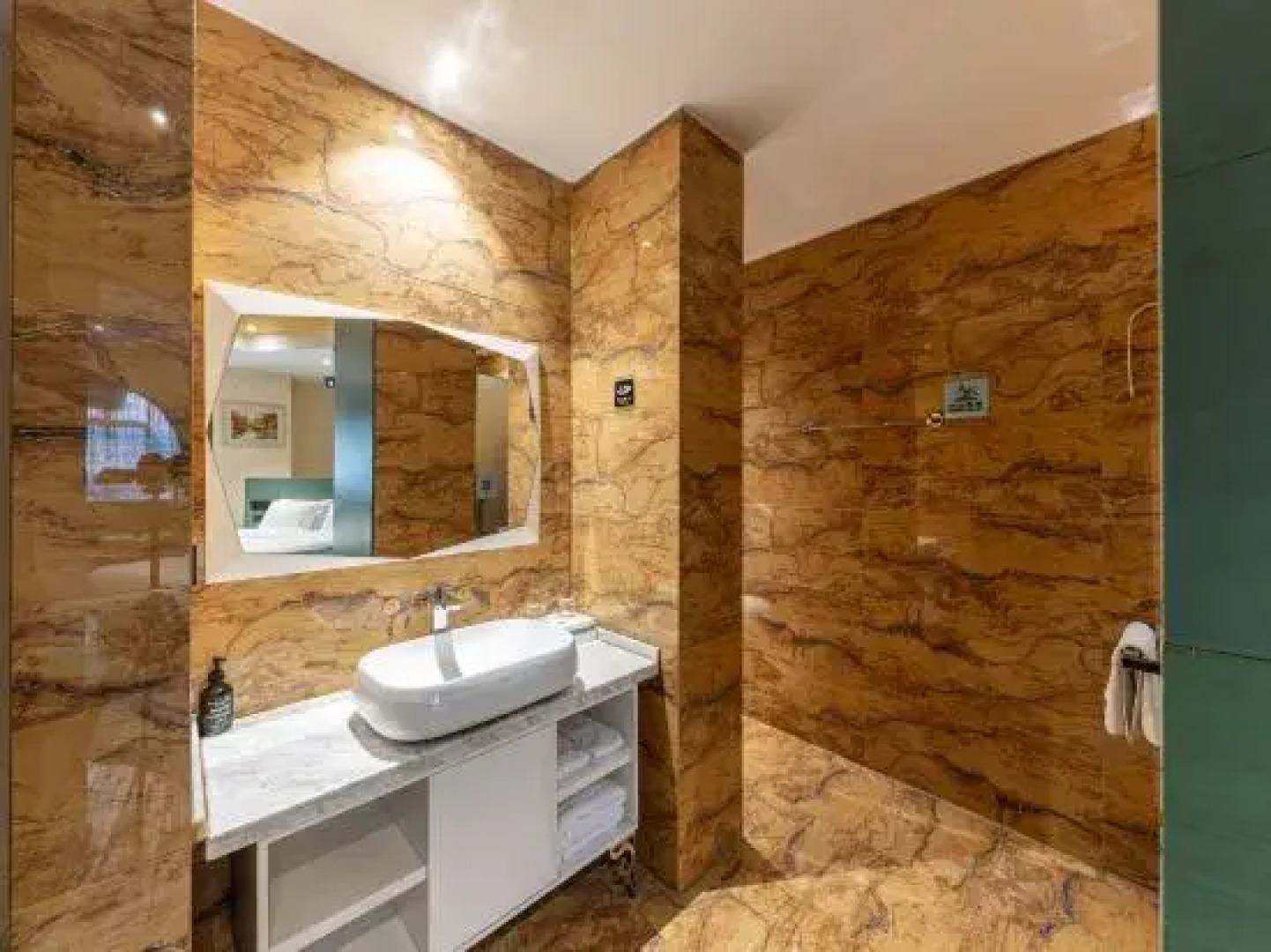 New Day Boutique Hotel