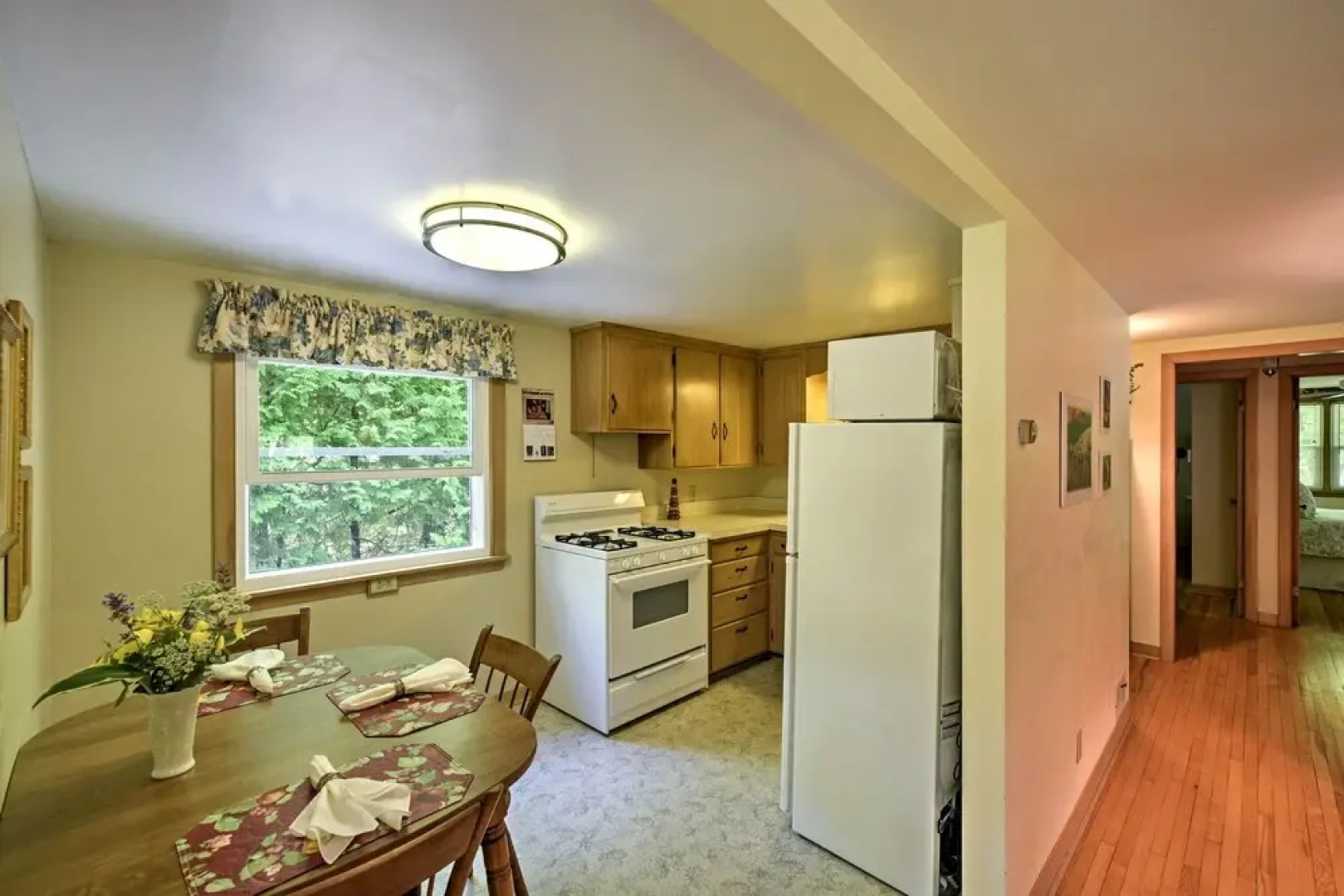 'the Carriage House:' Walk to Peninsula State Park