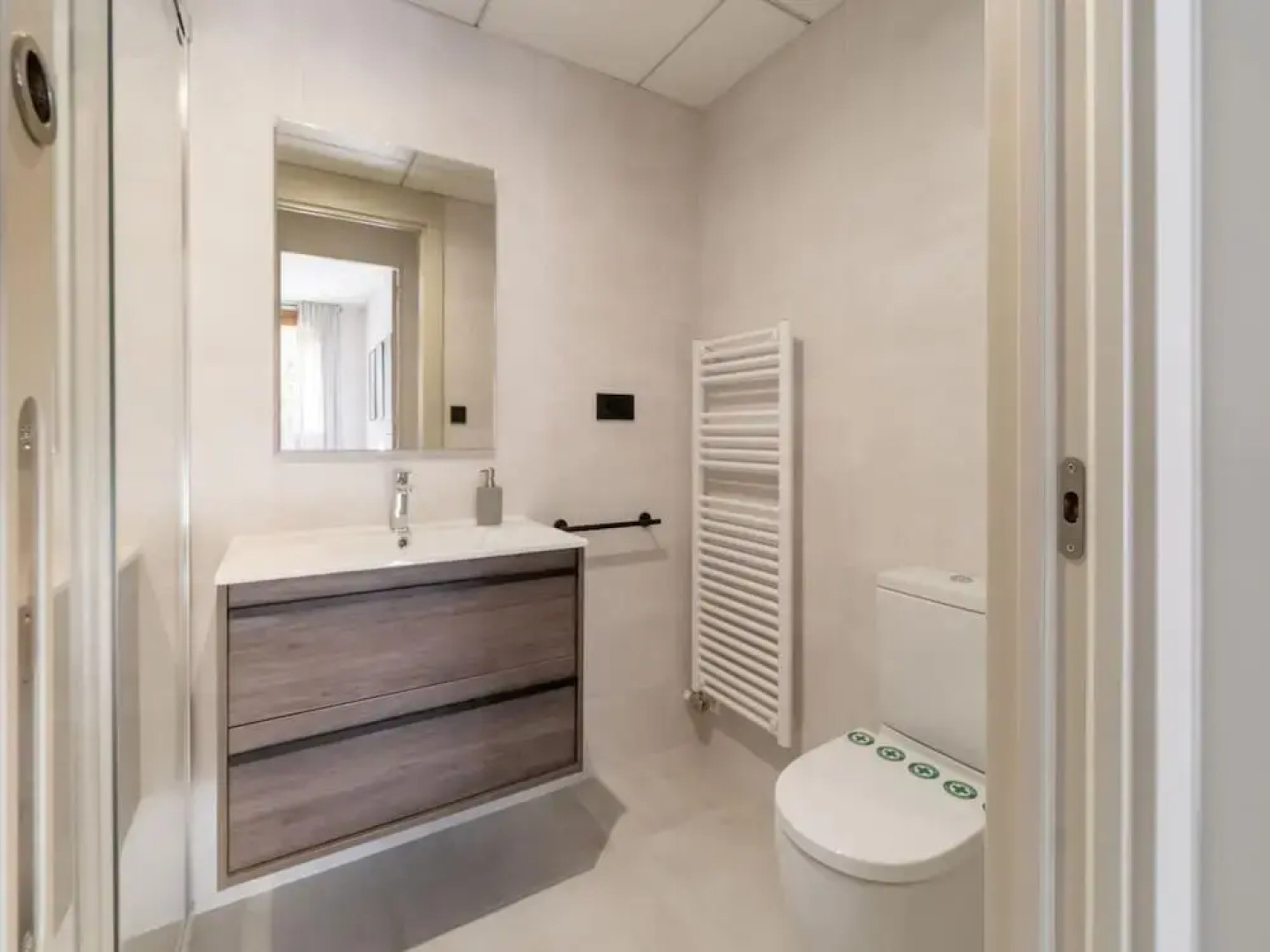 Stone Home in Benasque Near Scenic Lake