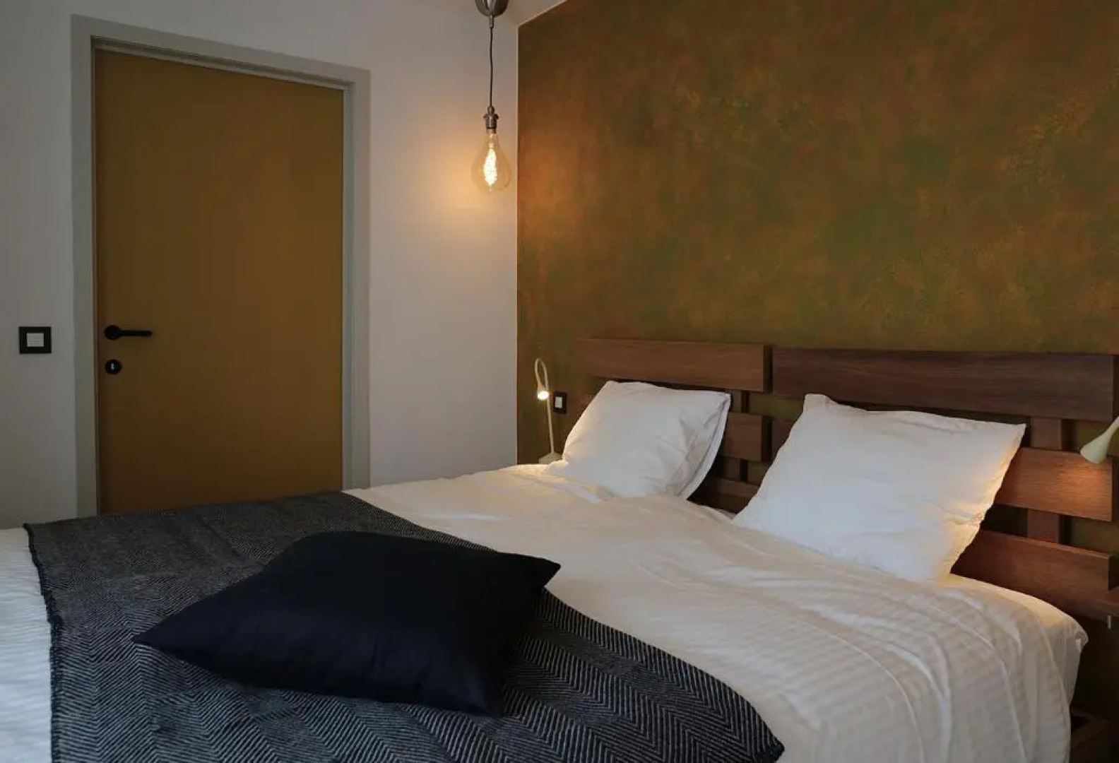 Cottage On The Canal