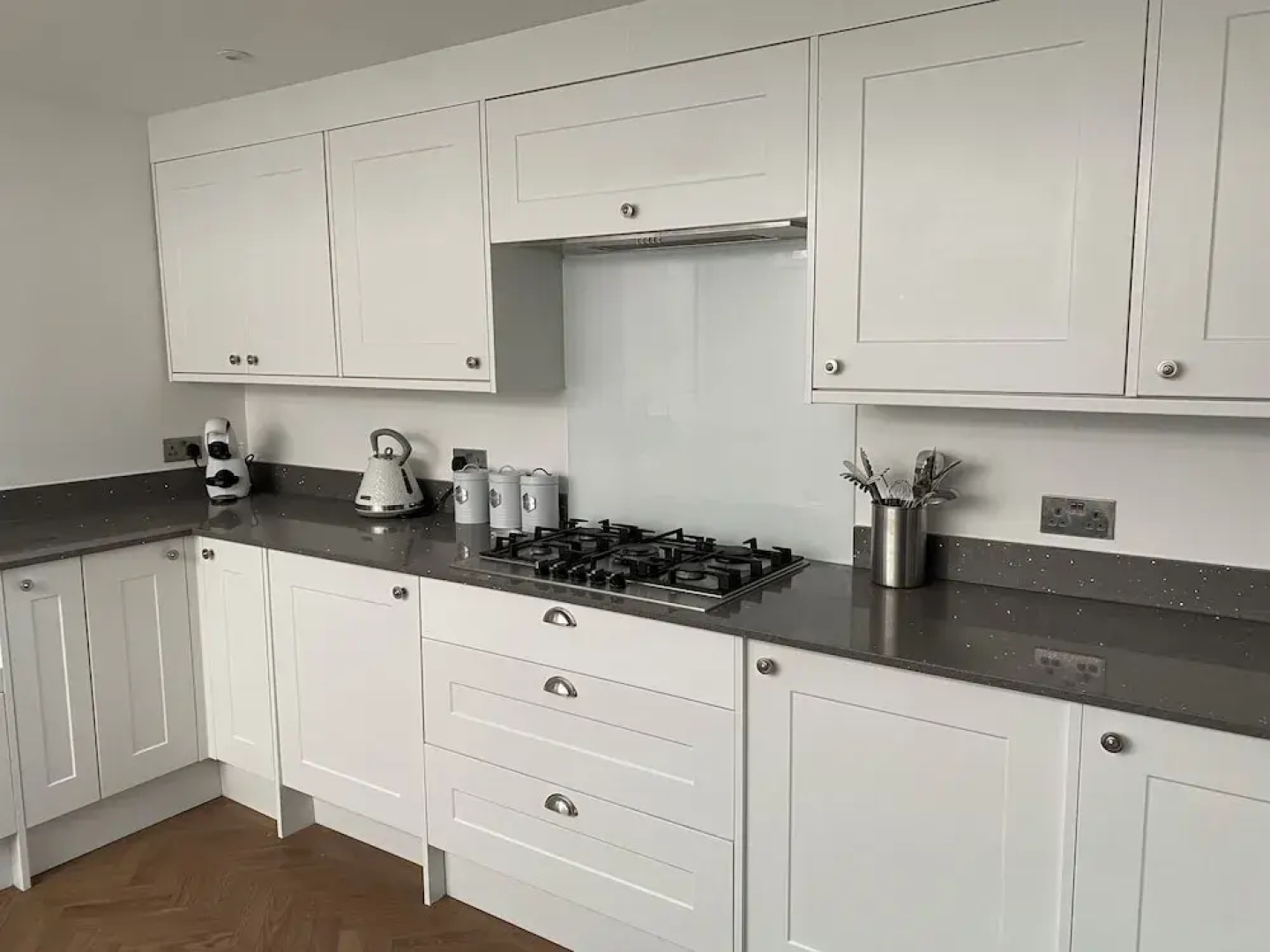 House - Sleeps 14 - Pets Ok - Parking - Garden