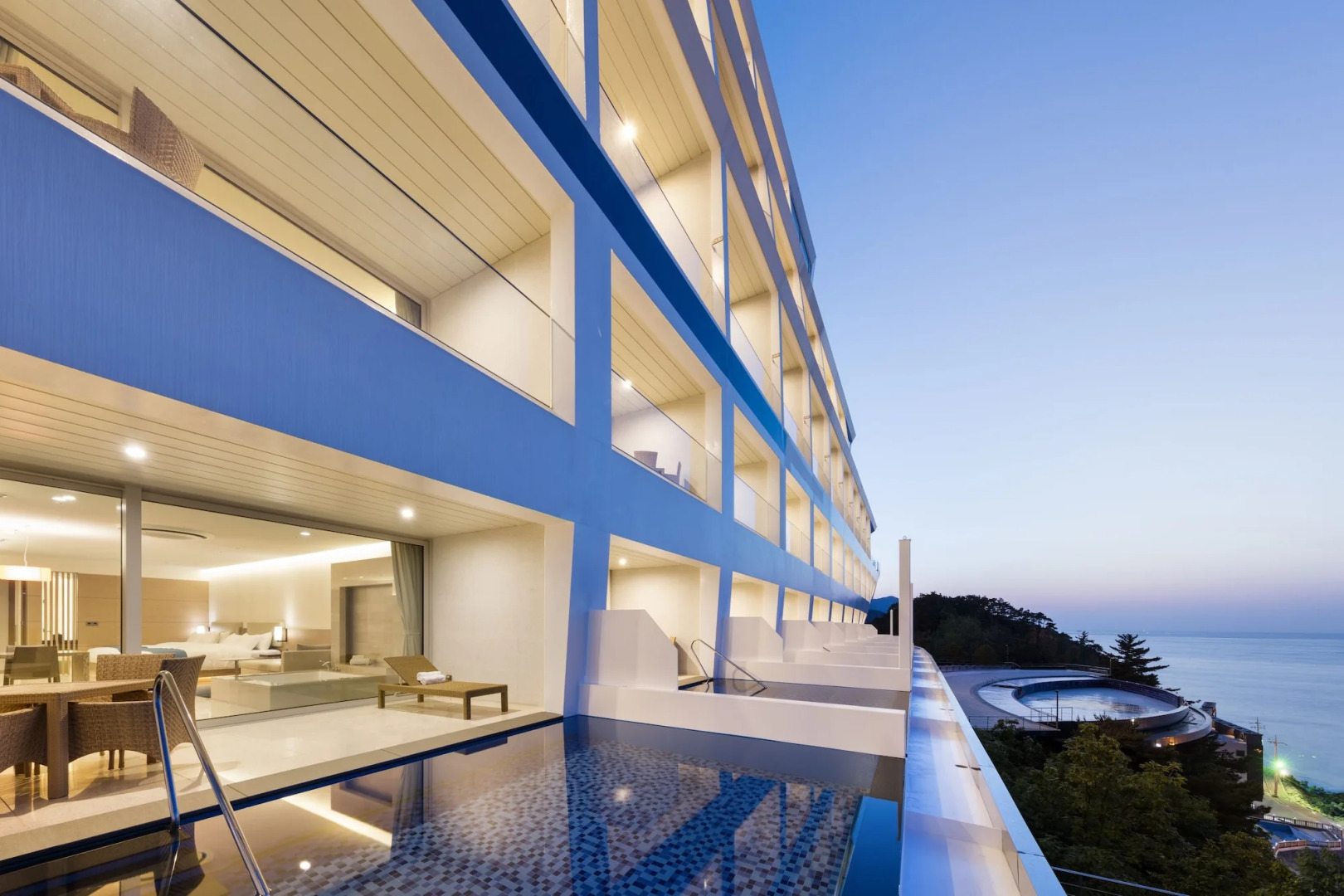 Sun Cruise Resort and Yacht