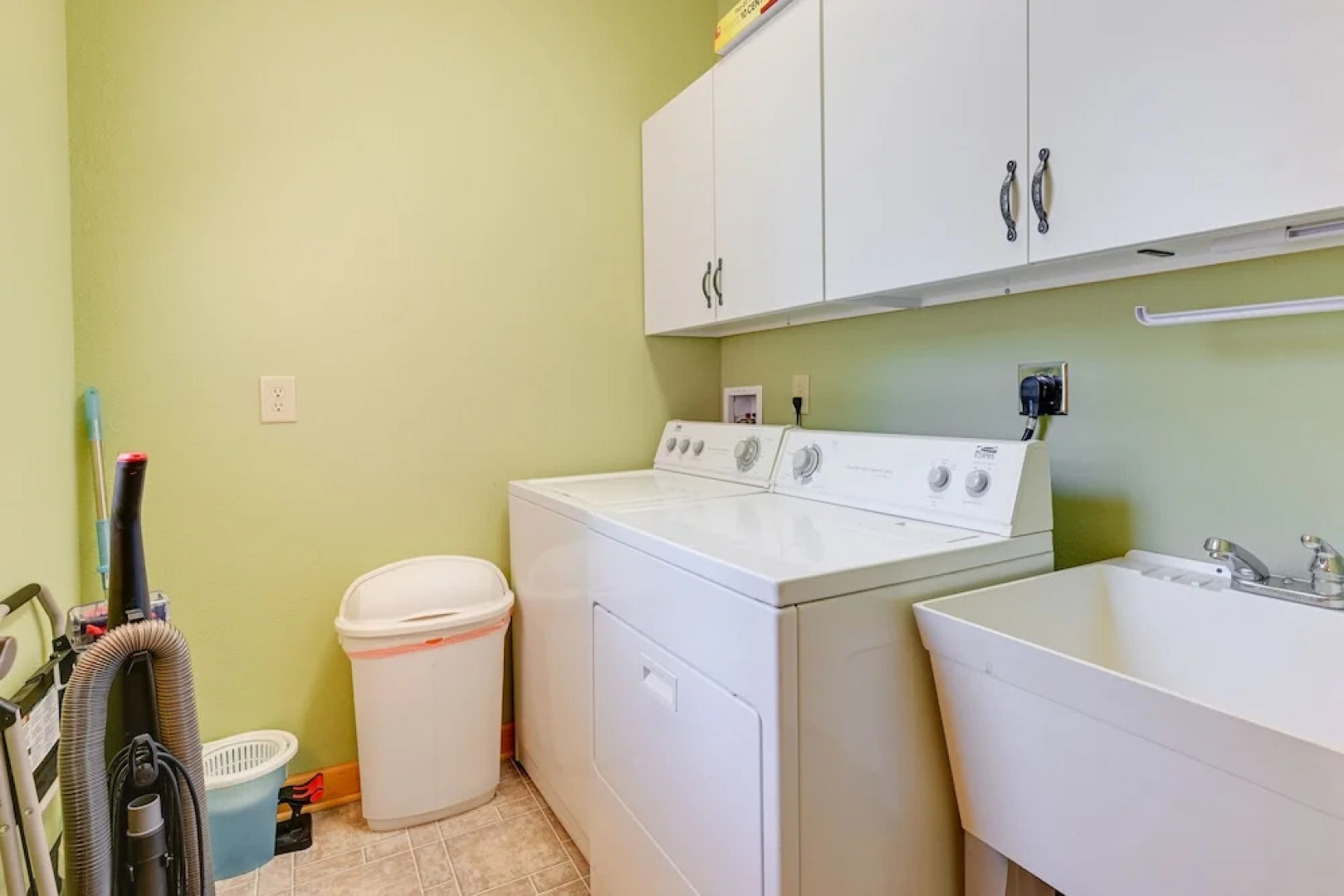 Hiawassee Vacation Rental: 1 Mi to Lake Chatuge!