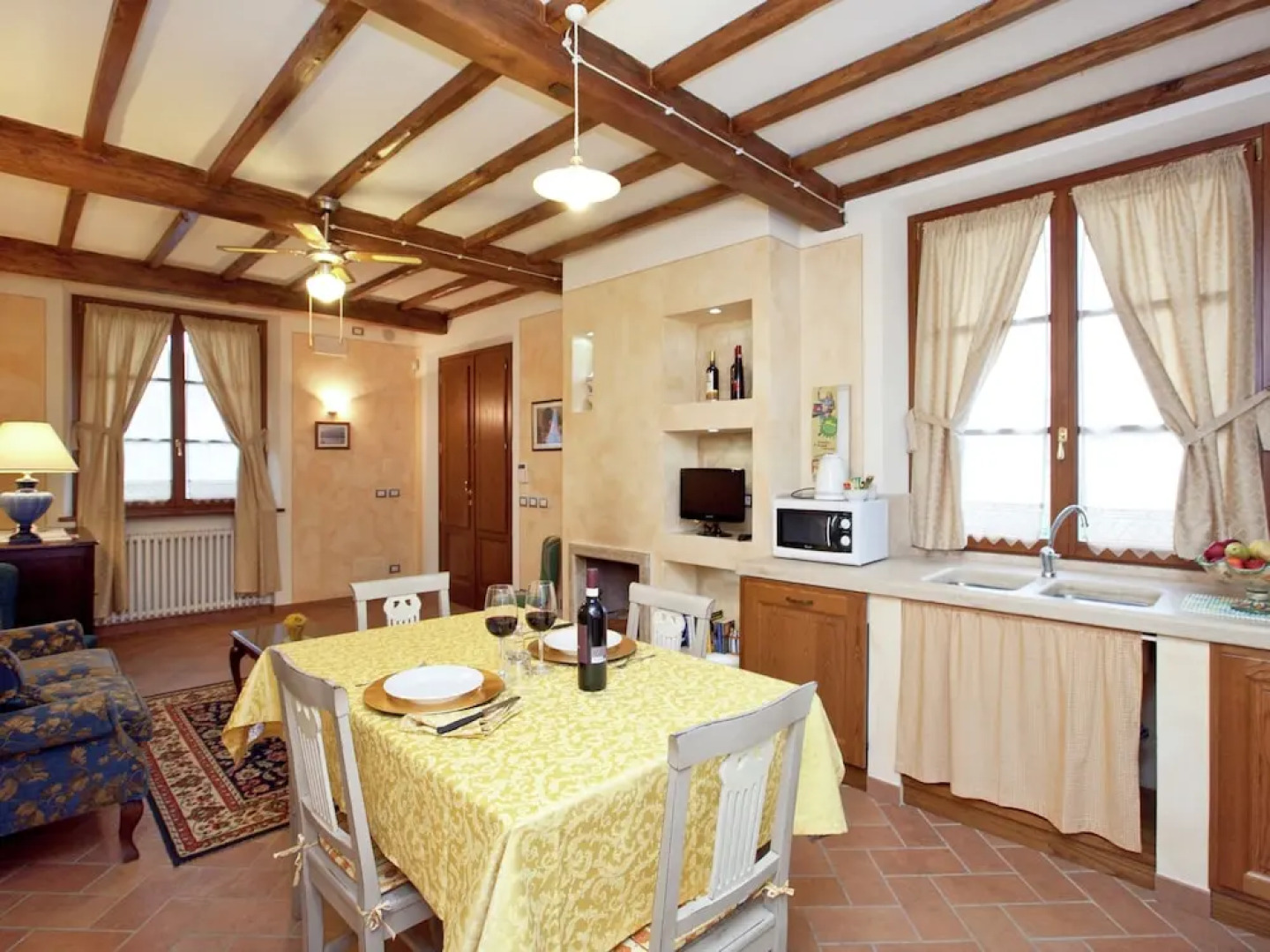 Tuscan Style Apartment with View of the Hills