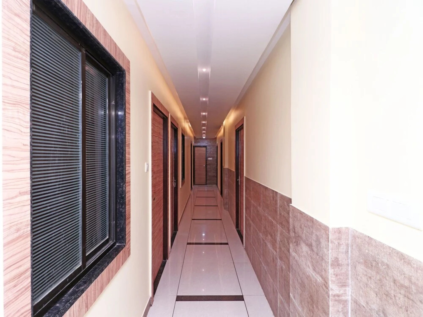 Capital O 16590 Hotel Sapphire Inn