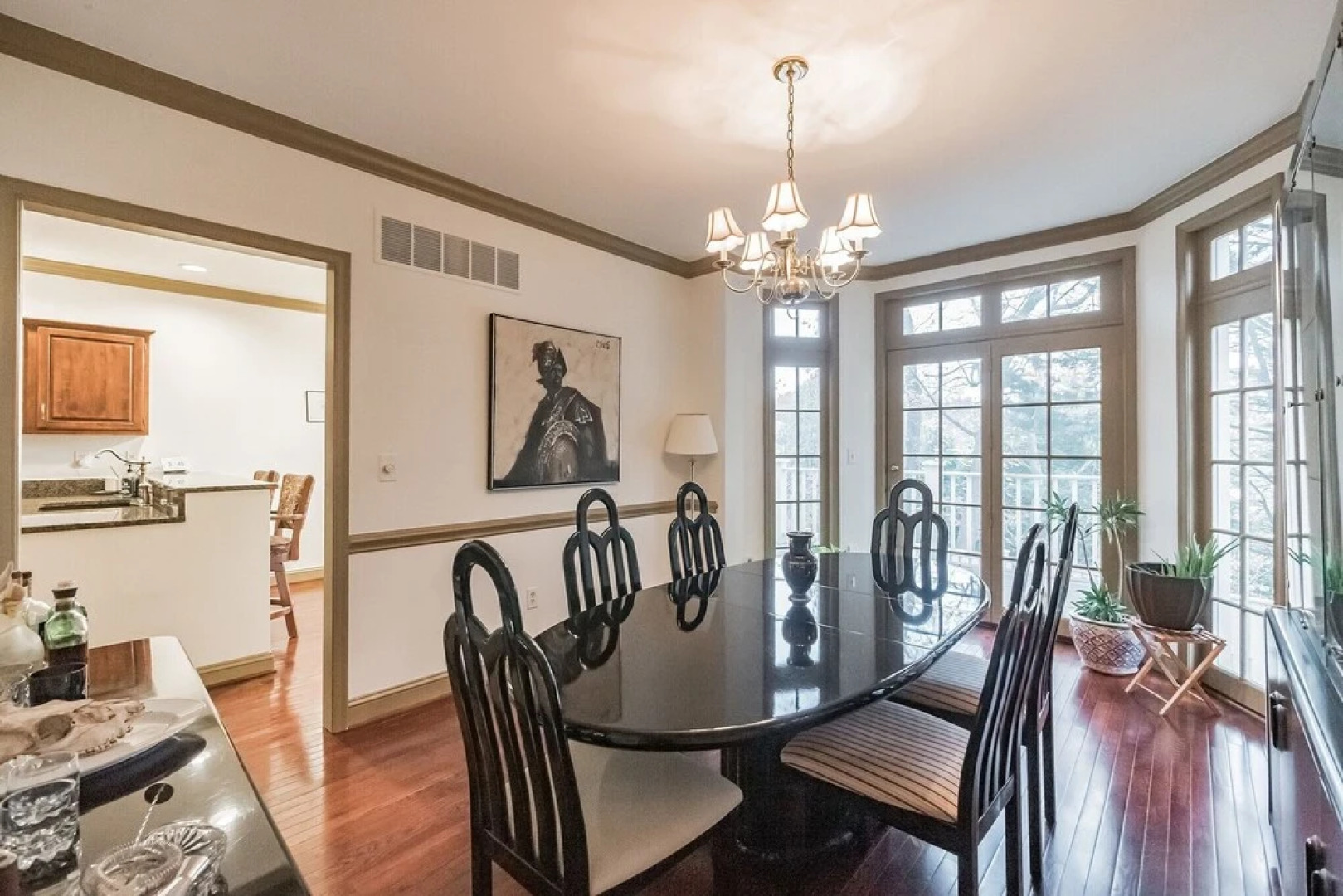 Beautiful Villa In The Heart Of Historic Downtown Bel Air! 3 Bedroom Villa by Redawning