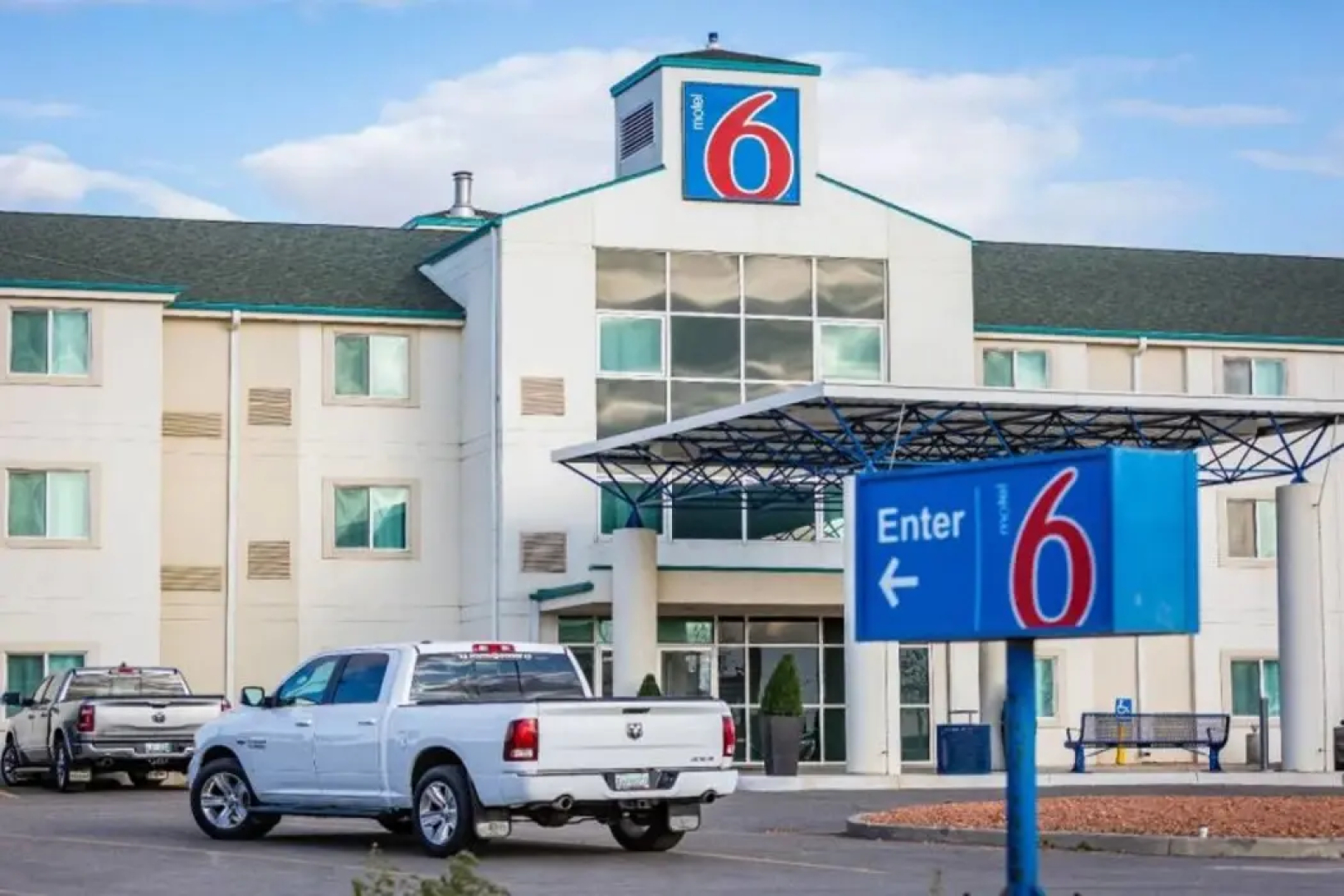 Motel 6 Saskatoon, SK
