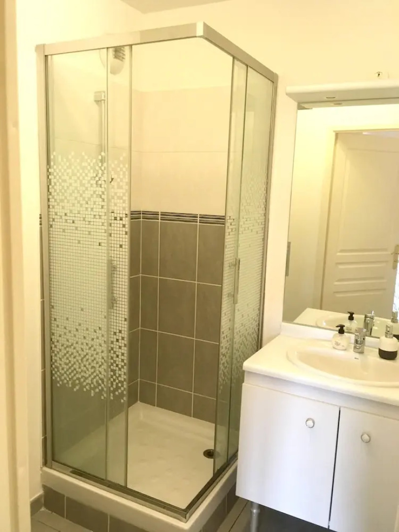 Apartment With 2 Bedrooms in Bagnolet, With Terrace and Wifi