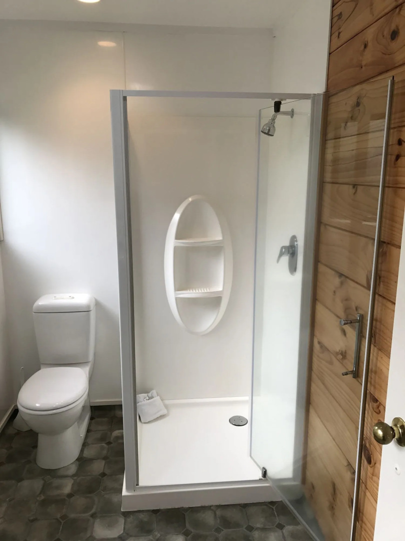 Cedarwood Lakeside Motel & Conference Venue