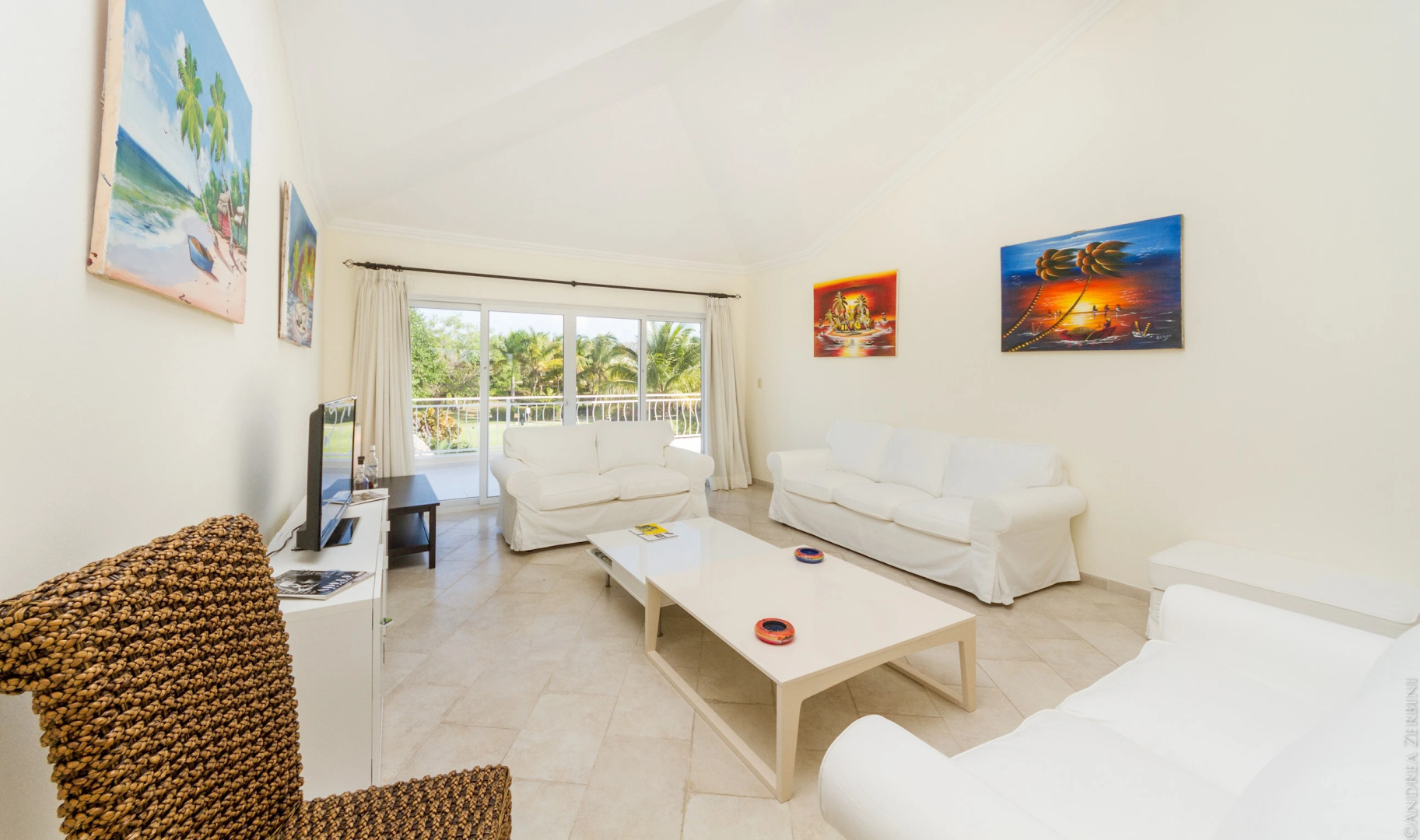 Villa in Bavaro for rent (Cocotal Golf & Country Club) – pool, billiards, maid