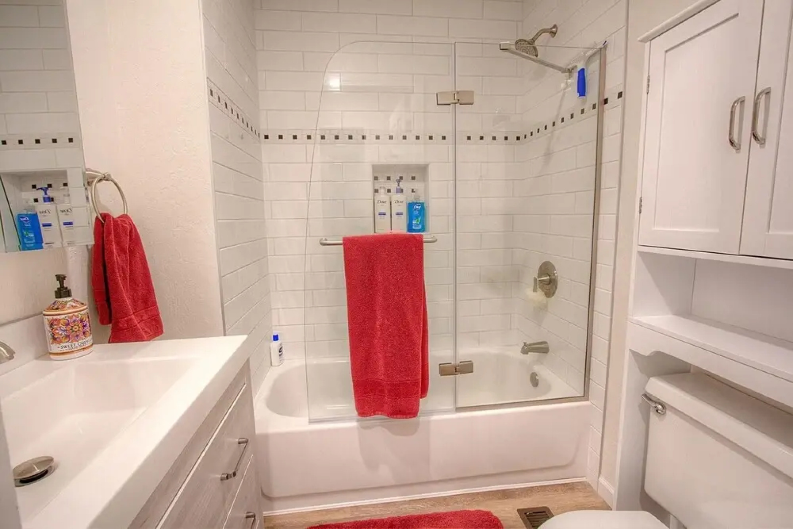 Awesome Dawson 1 Bedroom Condo by RedAwning