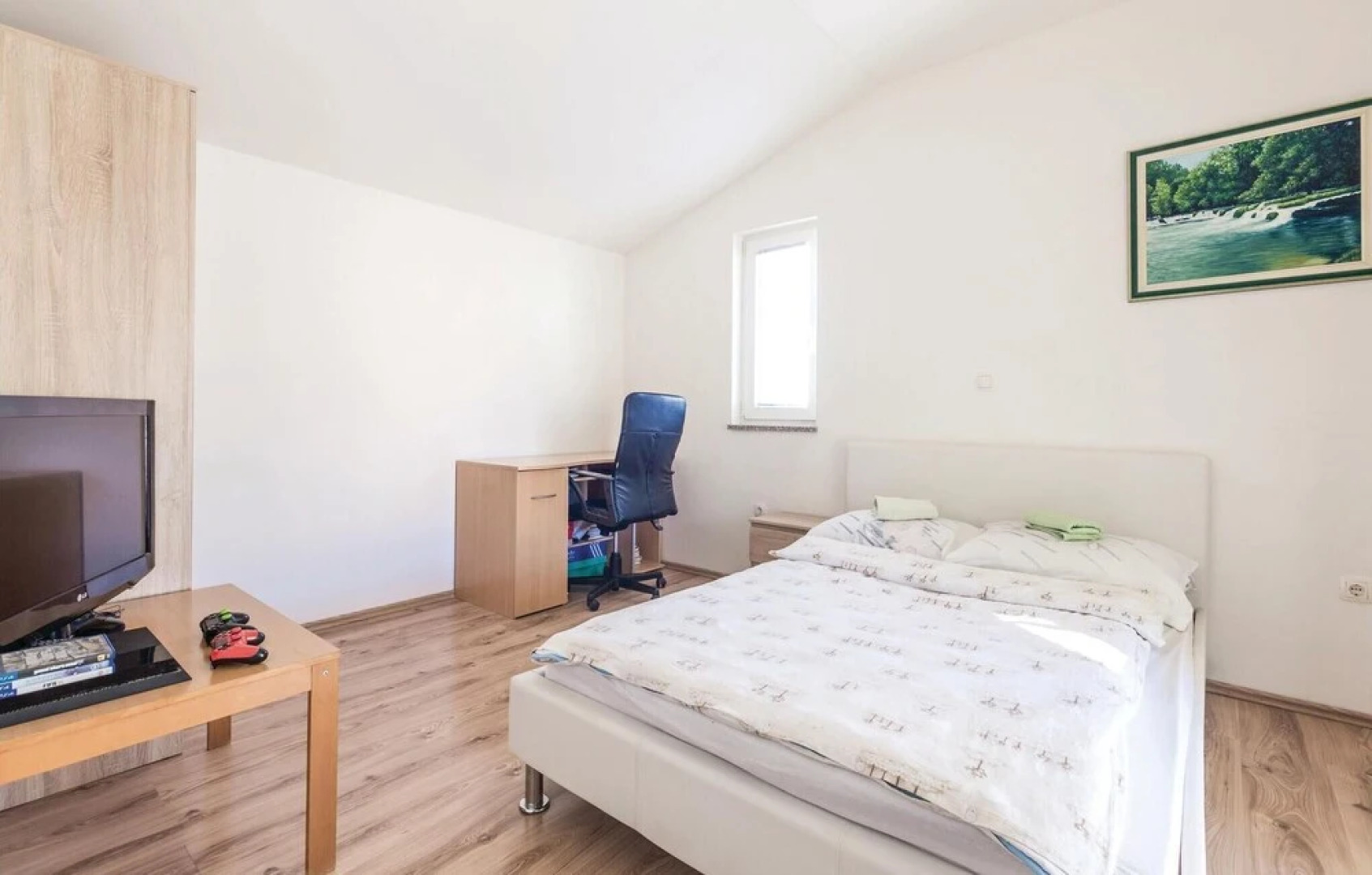 Amazing Home in Jurdani With Wifi and 4 Bedrooms