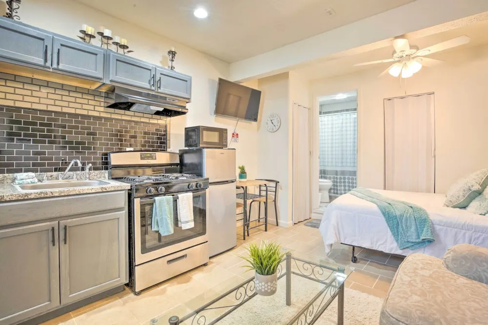 Updated Lithonia Cottage ~ 7 Mi to Stone Mtn!